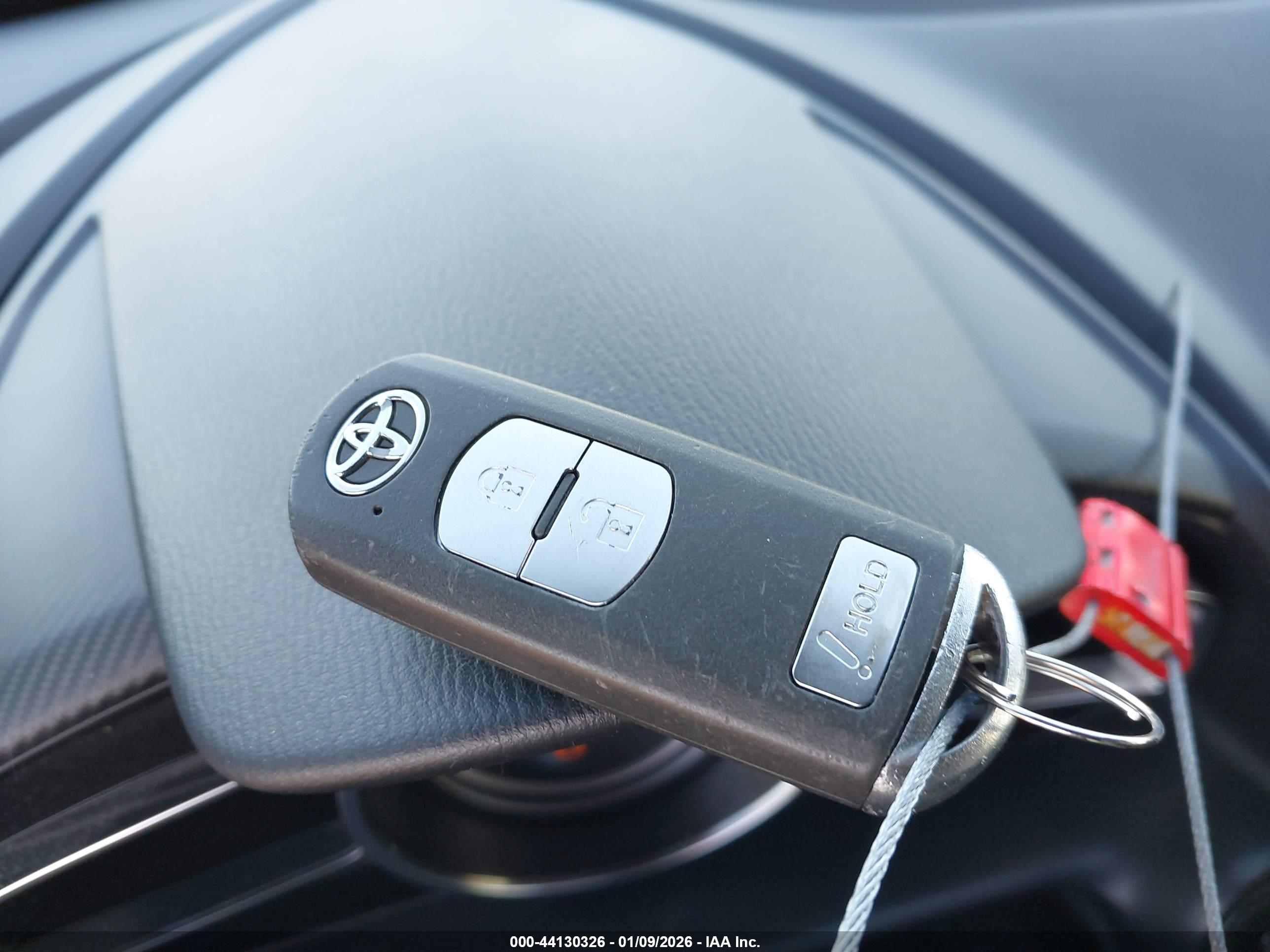 TOYOTA YARIS image 11