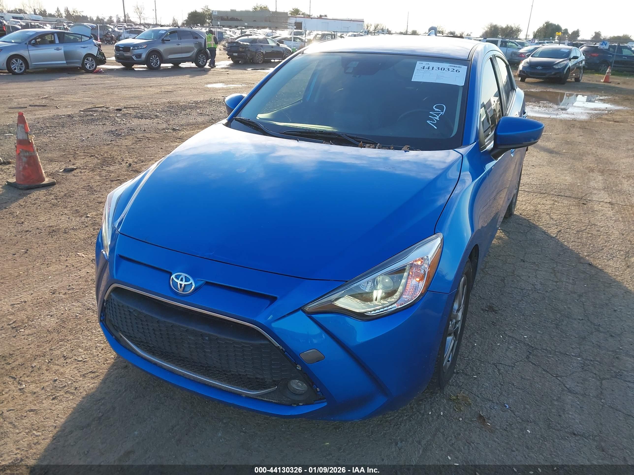 TOYOTA YARIS image 2
