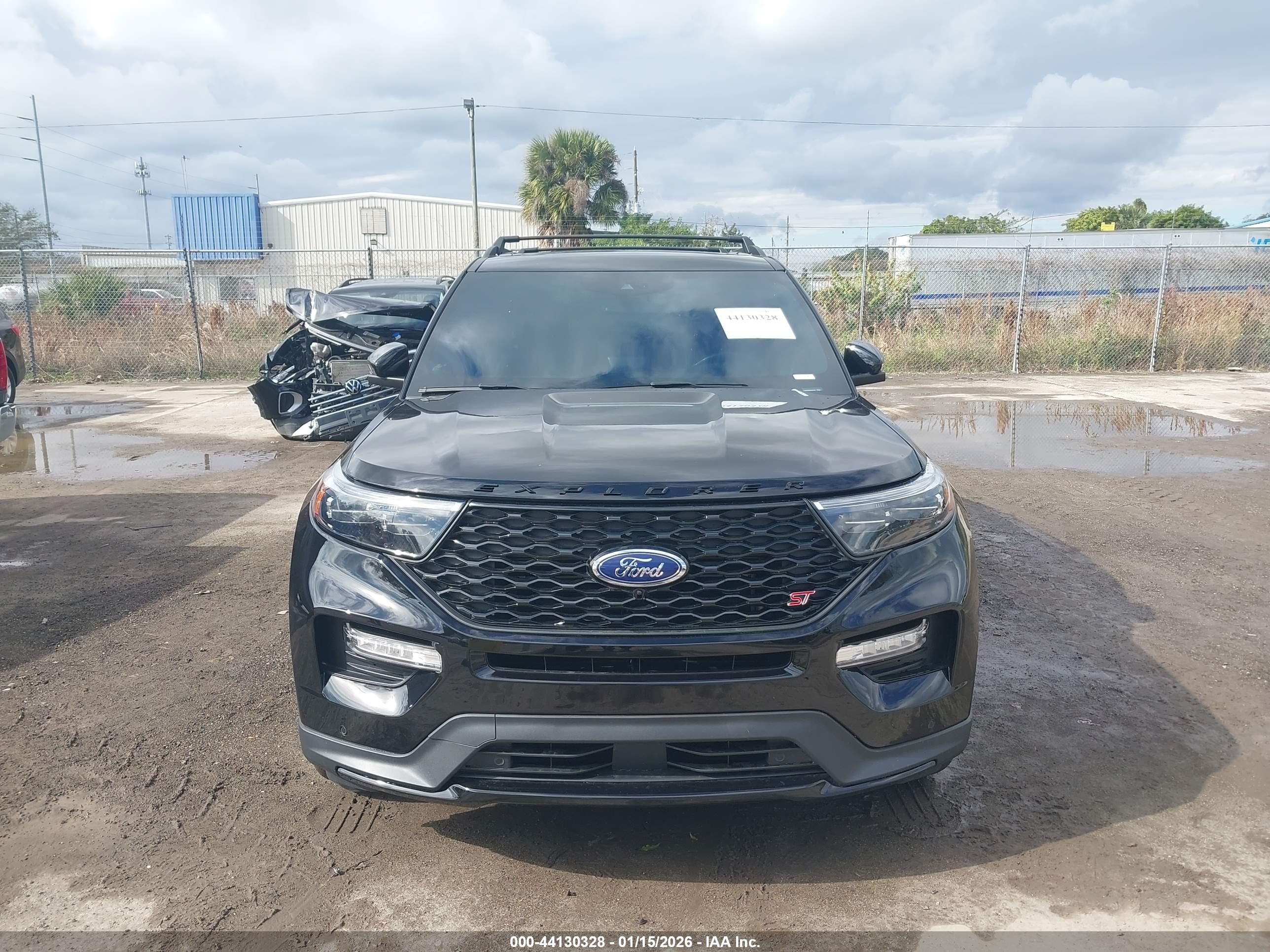 FORD EXPLORER image 6