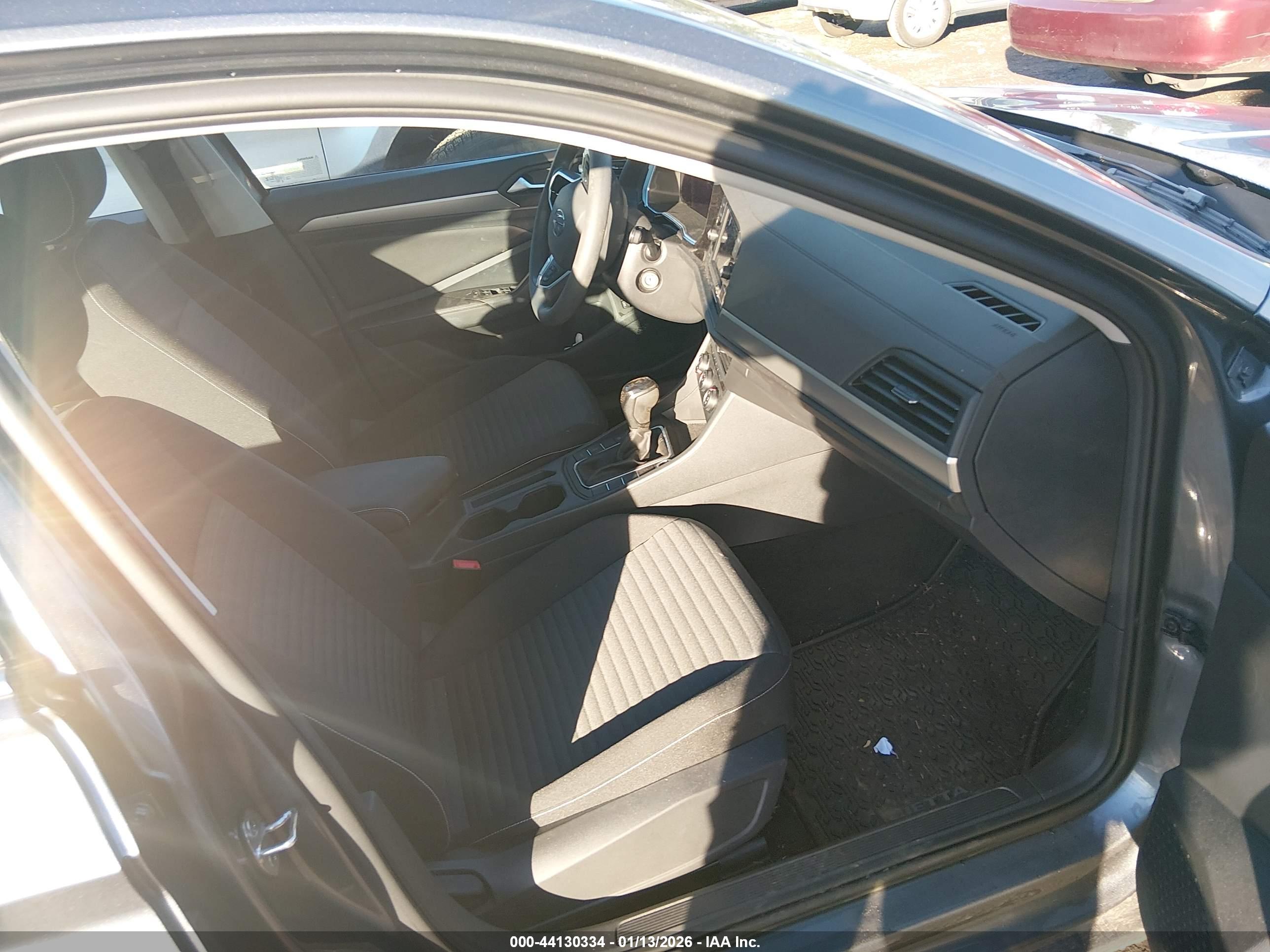 VOLKSWAGEN JETTA image 5