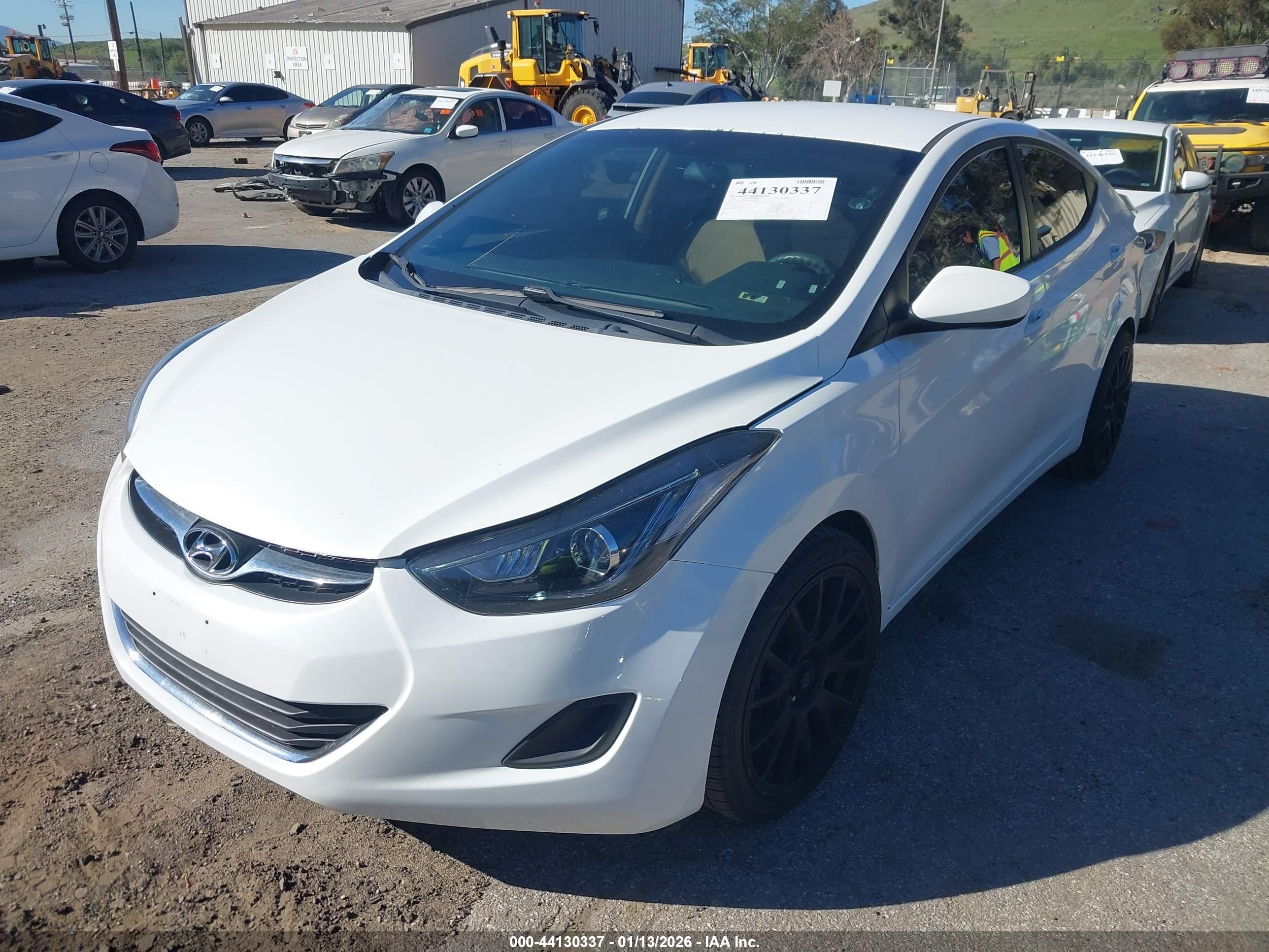 HYUNDAI ELANTRA image 2