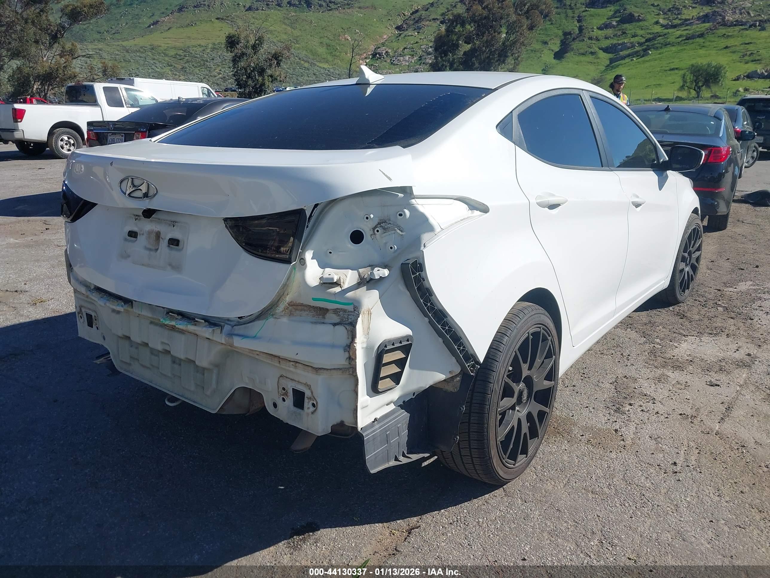 HYUNDAI ELANTRA image 4