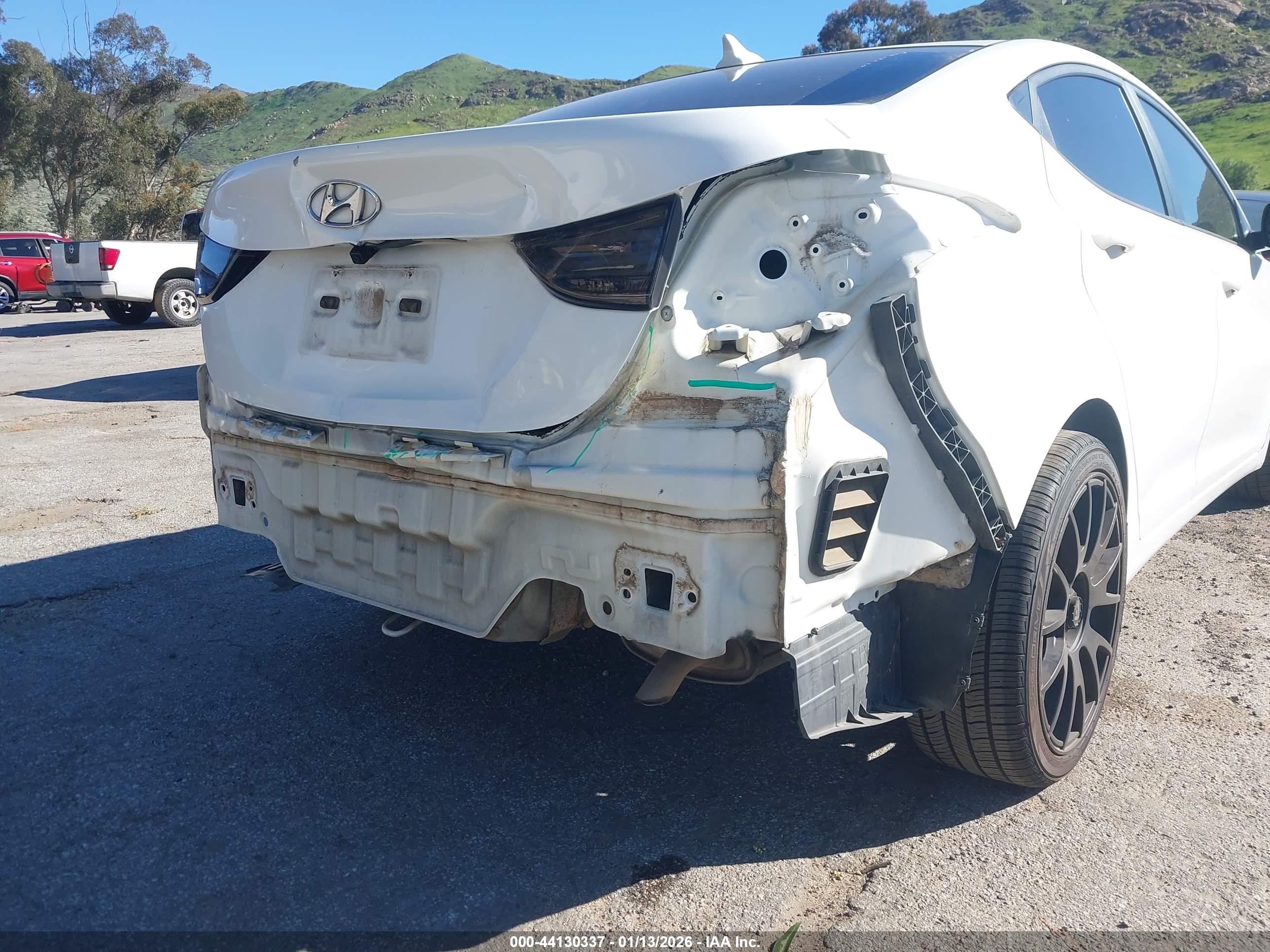 HYUNDAI ELANTRA image 6