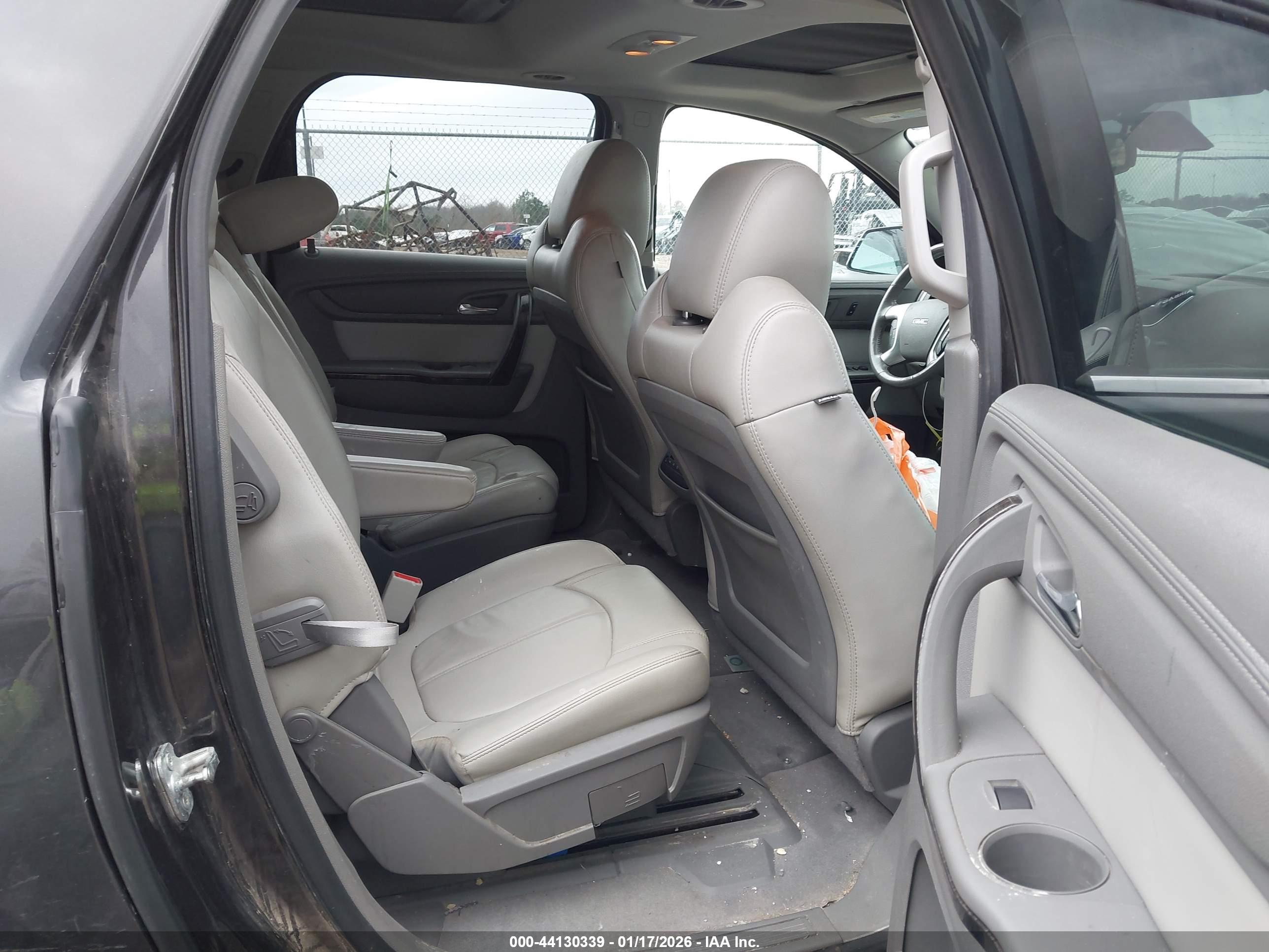 GMC ACADIA image 8