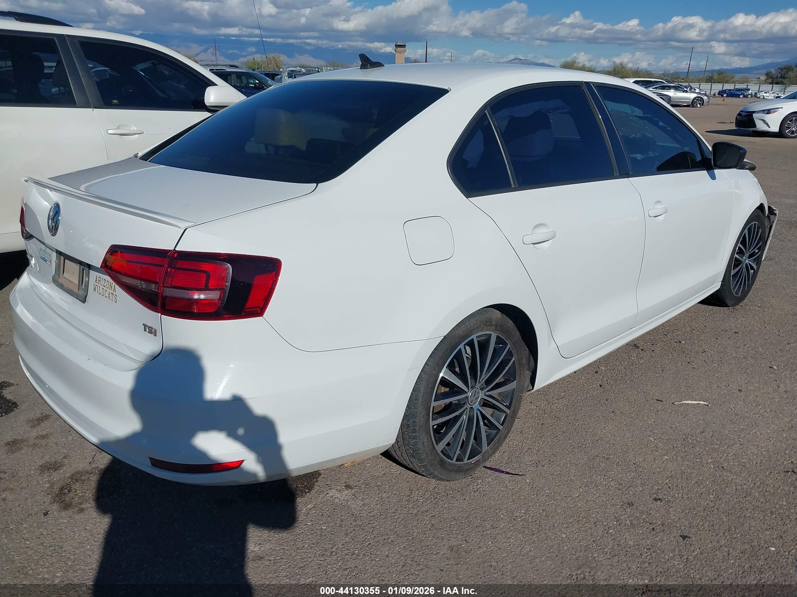VOLKSWAGEN JETTA image 4