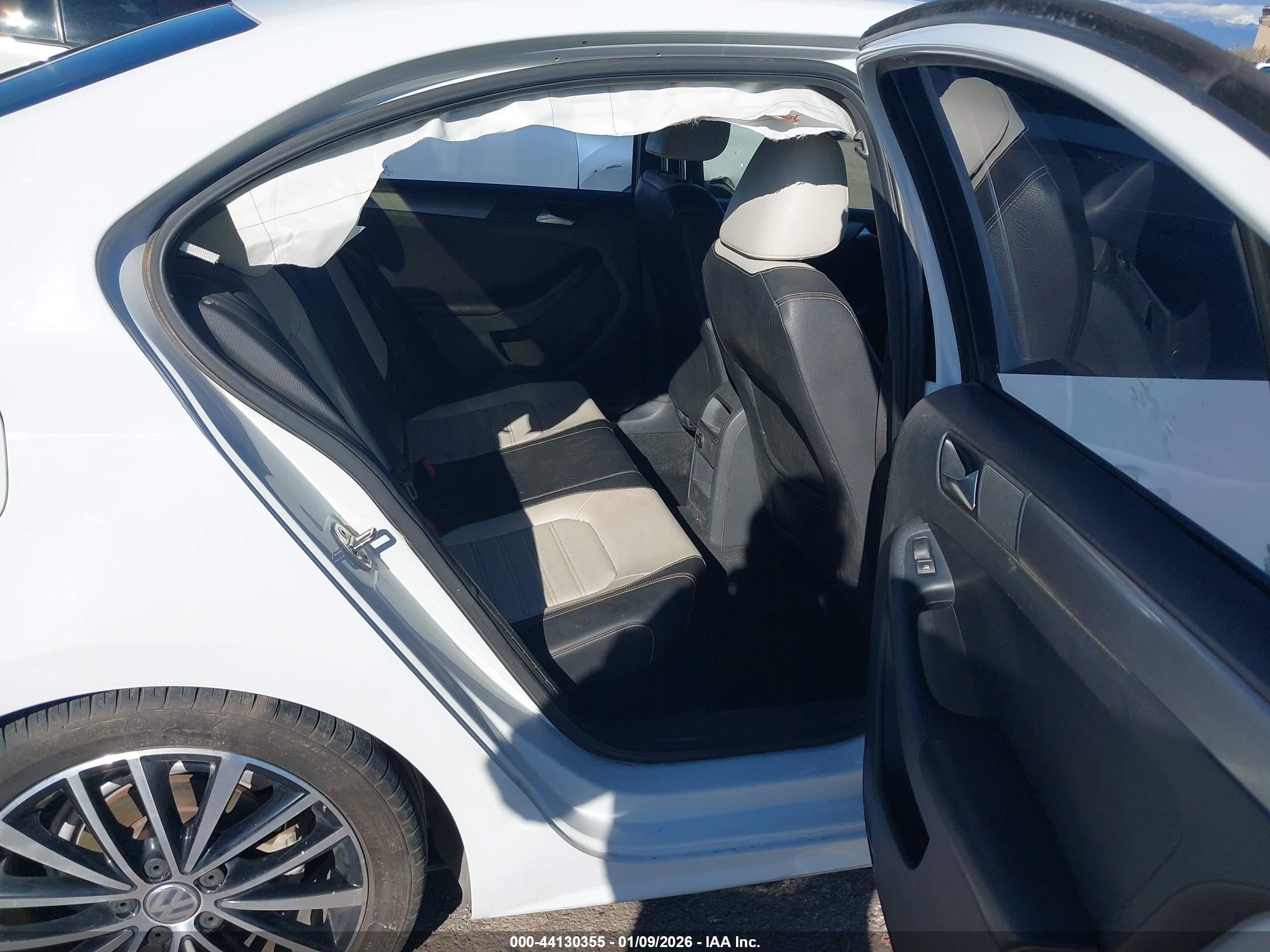 VOLKSWAGEN JETTA image 8