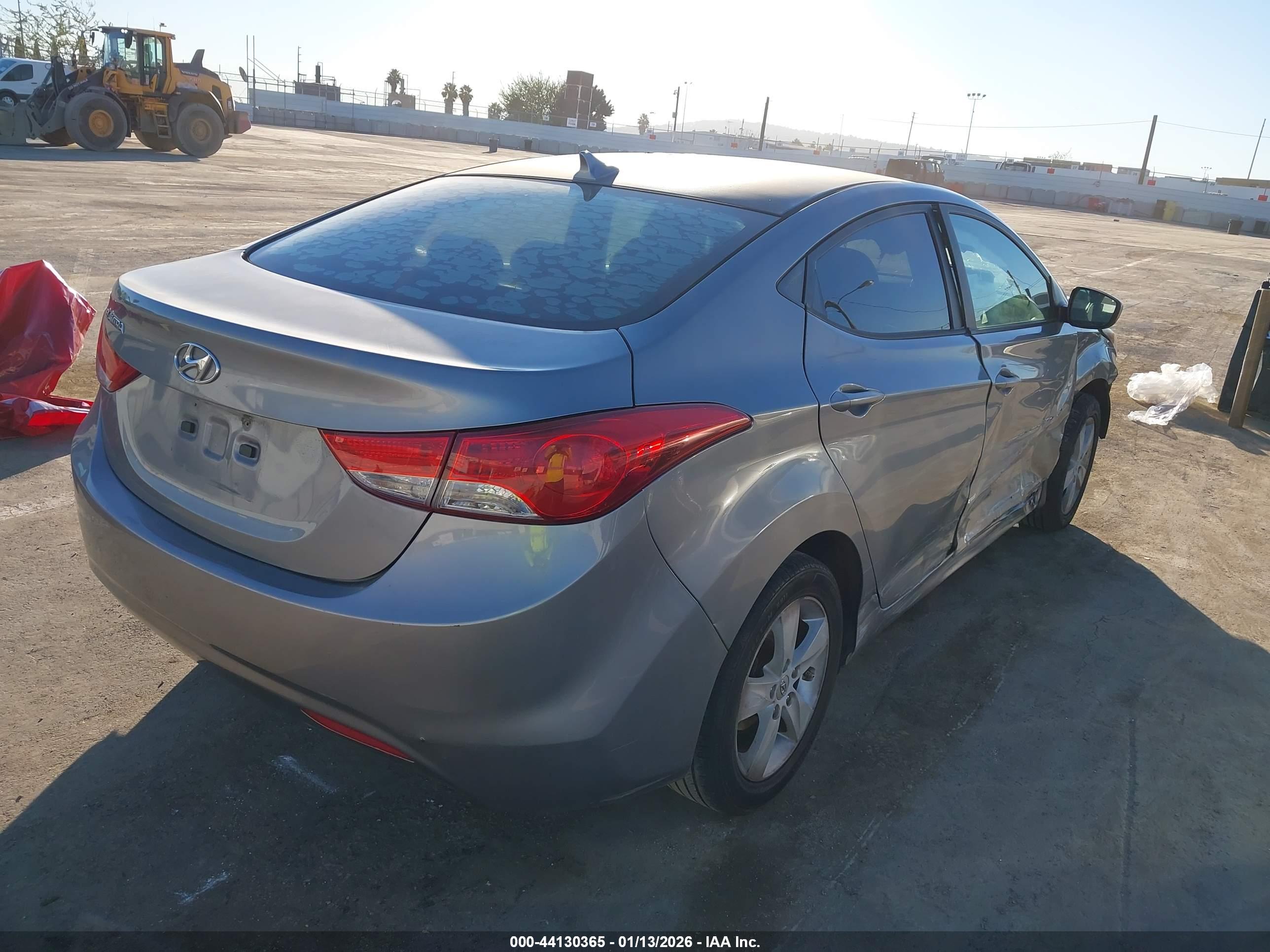 HYUNDAI ELANTRA image 4