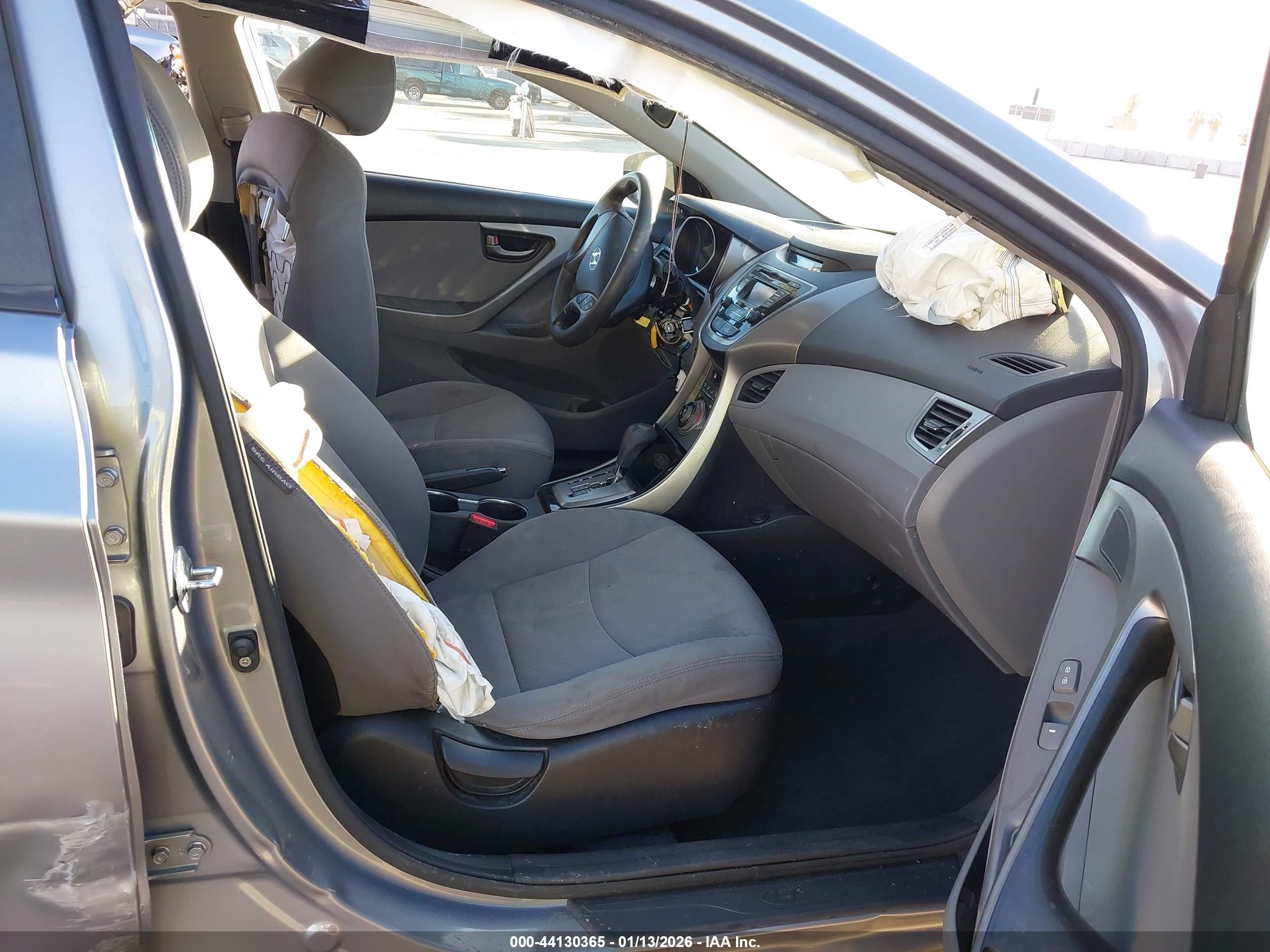 HYUNDAI ELANTRA image 5