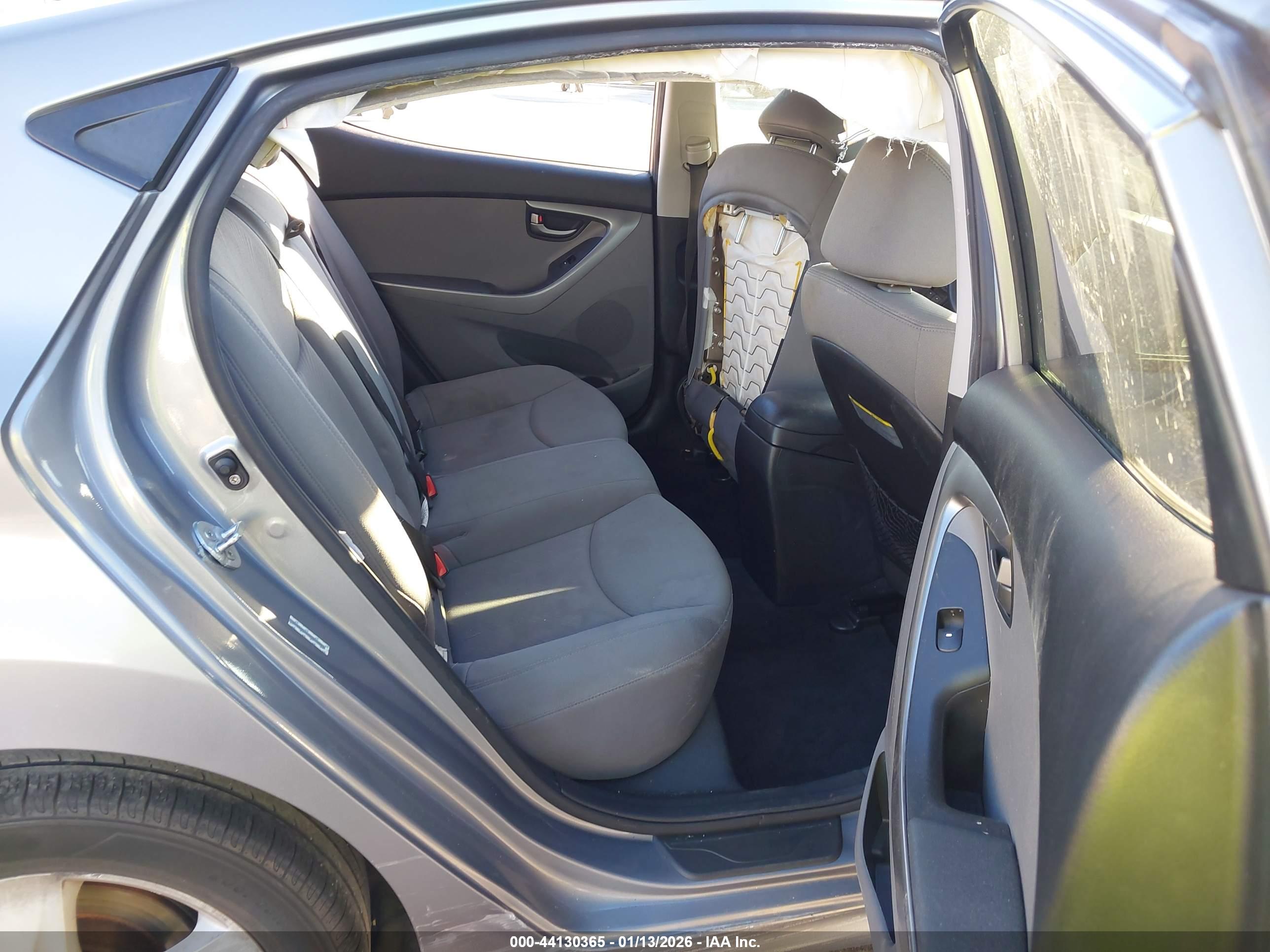 HYUNDAI ELANTRA image 8