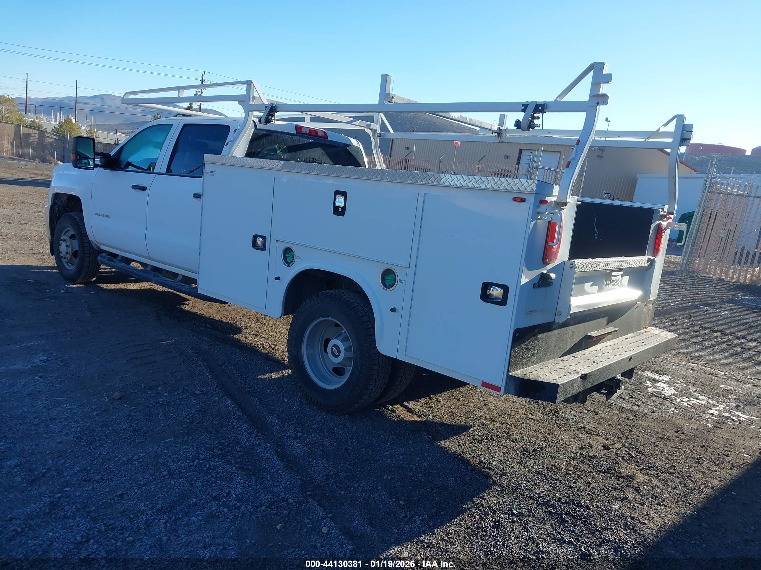 CHEVROLET SILVERADO image 3