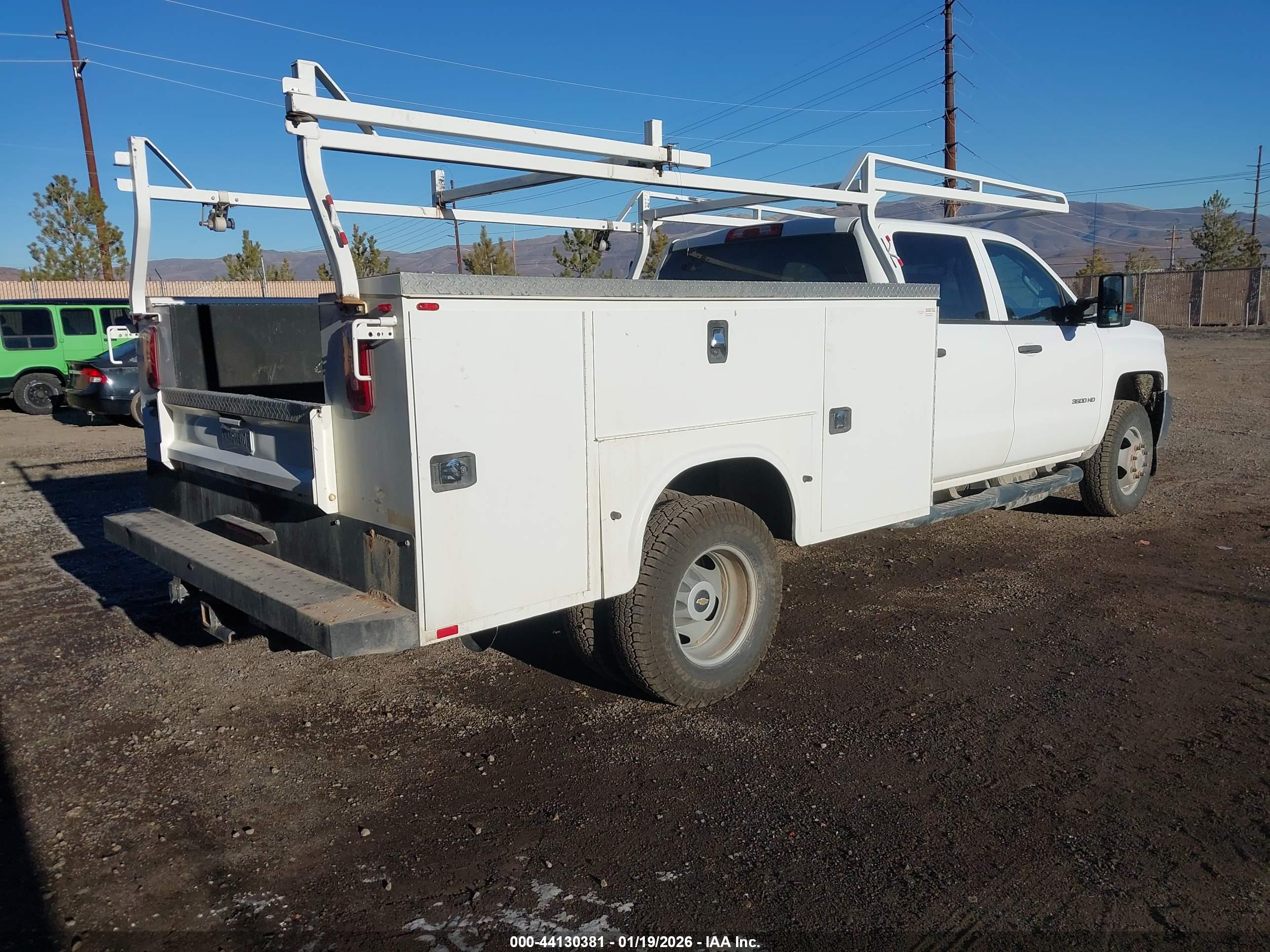 CHEVROLET SILVERADO image 4