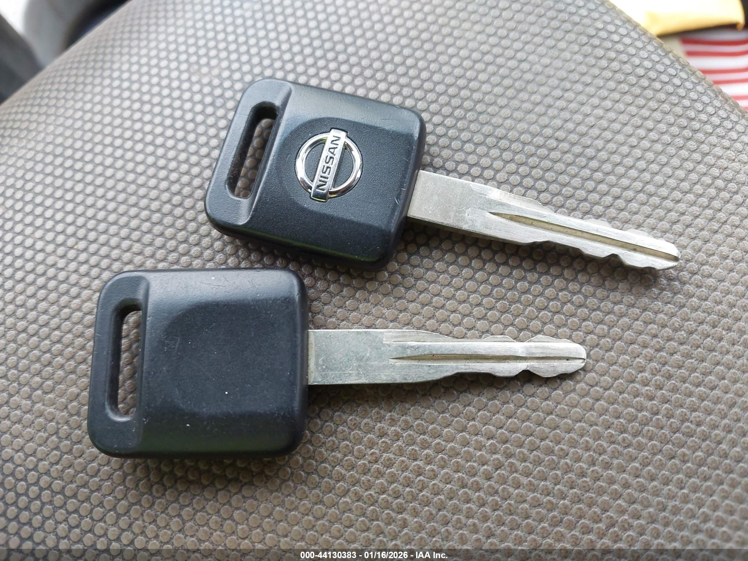 NISSAN VERSA image 11