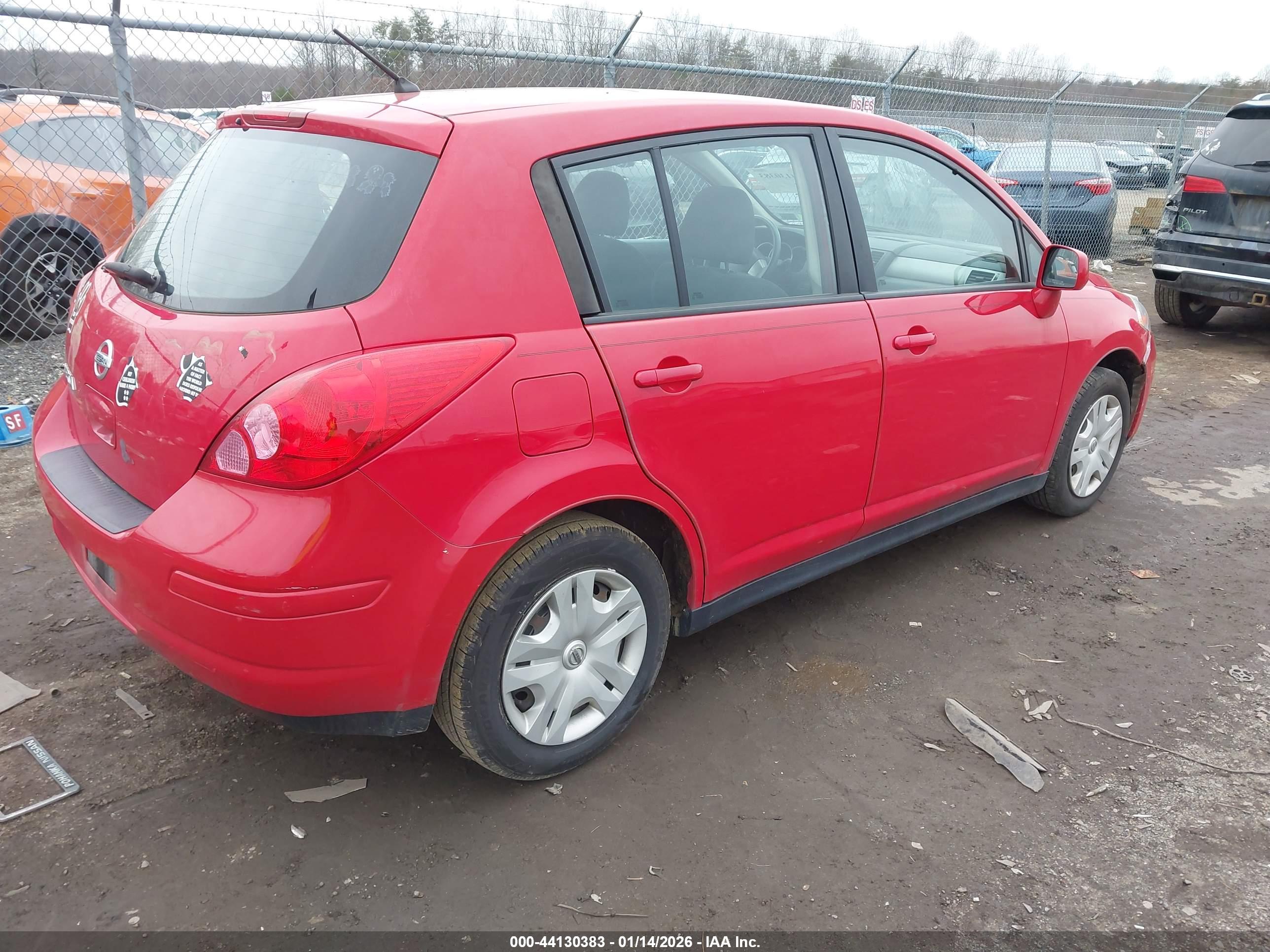 NISSAN VERSA image 4