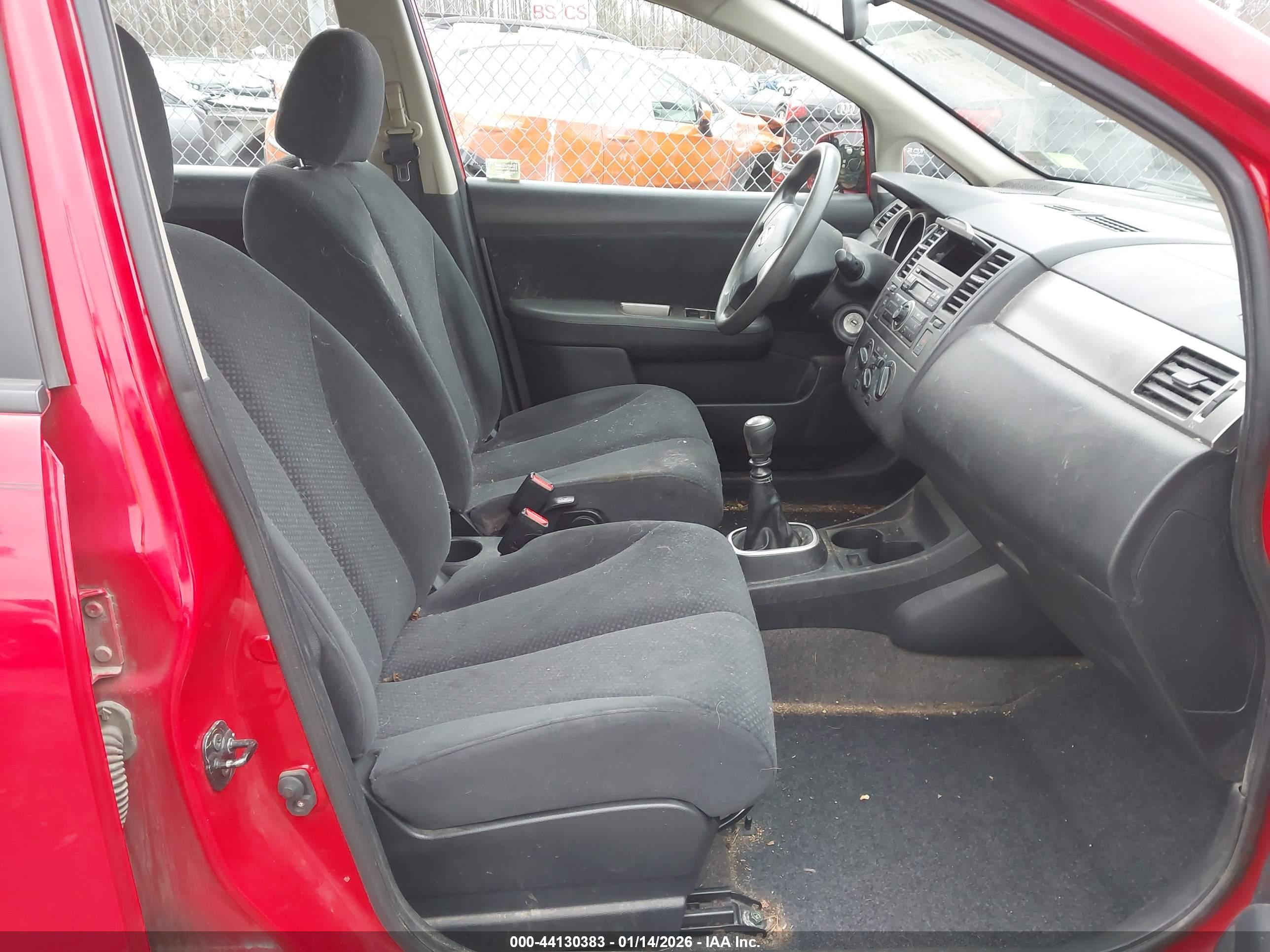 NISSAN VERSA image 5