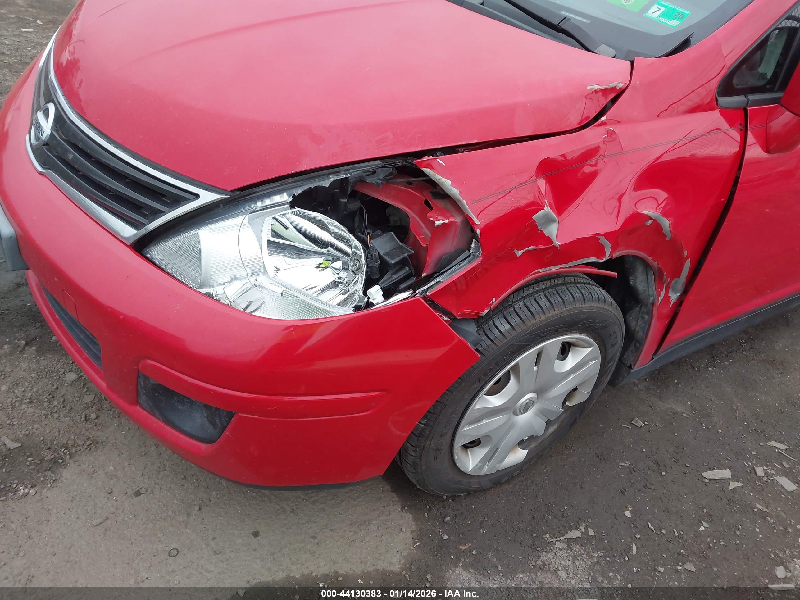 NISSAN VERSA image 6