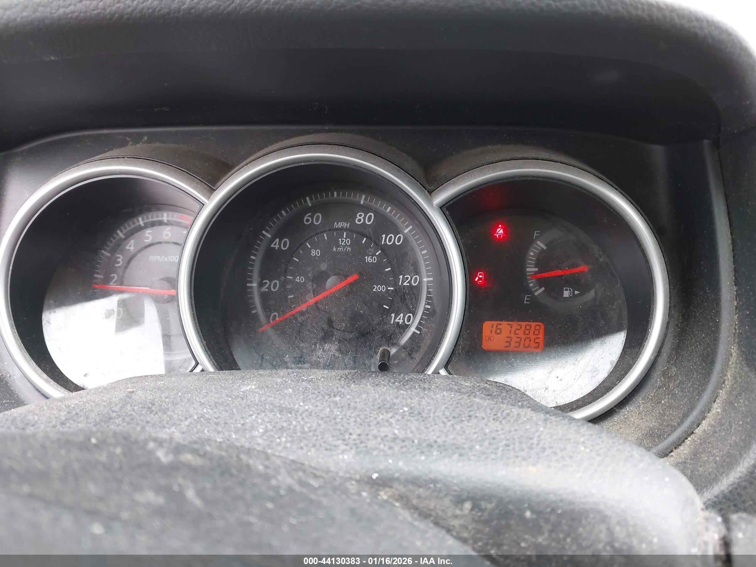 NISSAN VERSA image 7