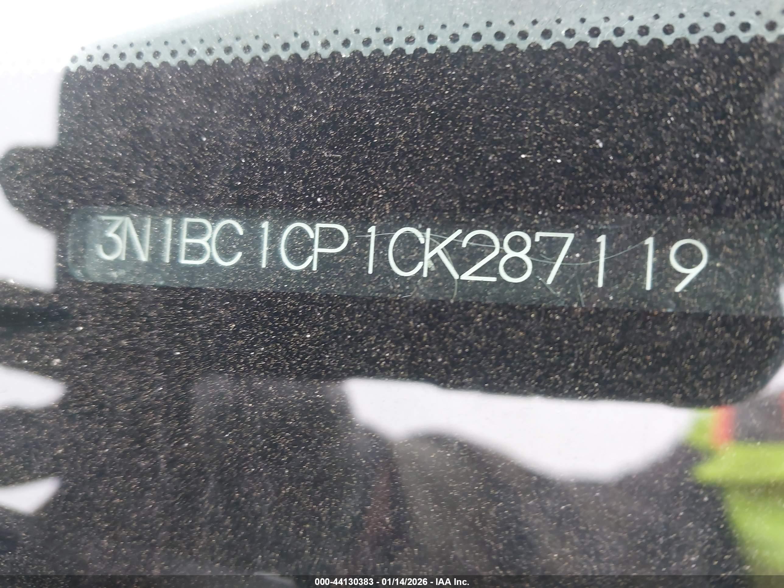 NISSAN VERSA image 9