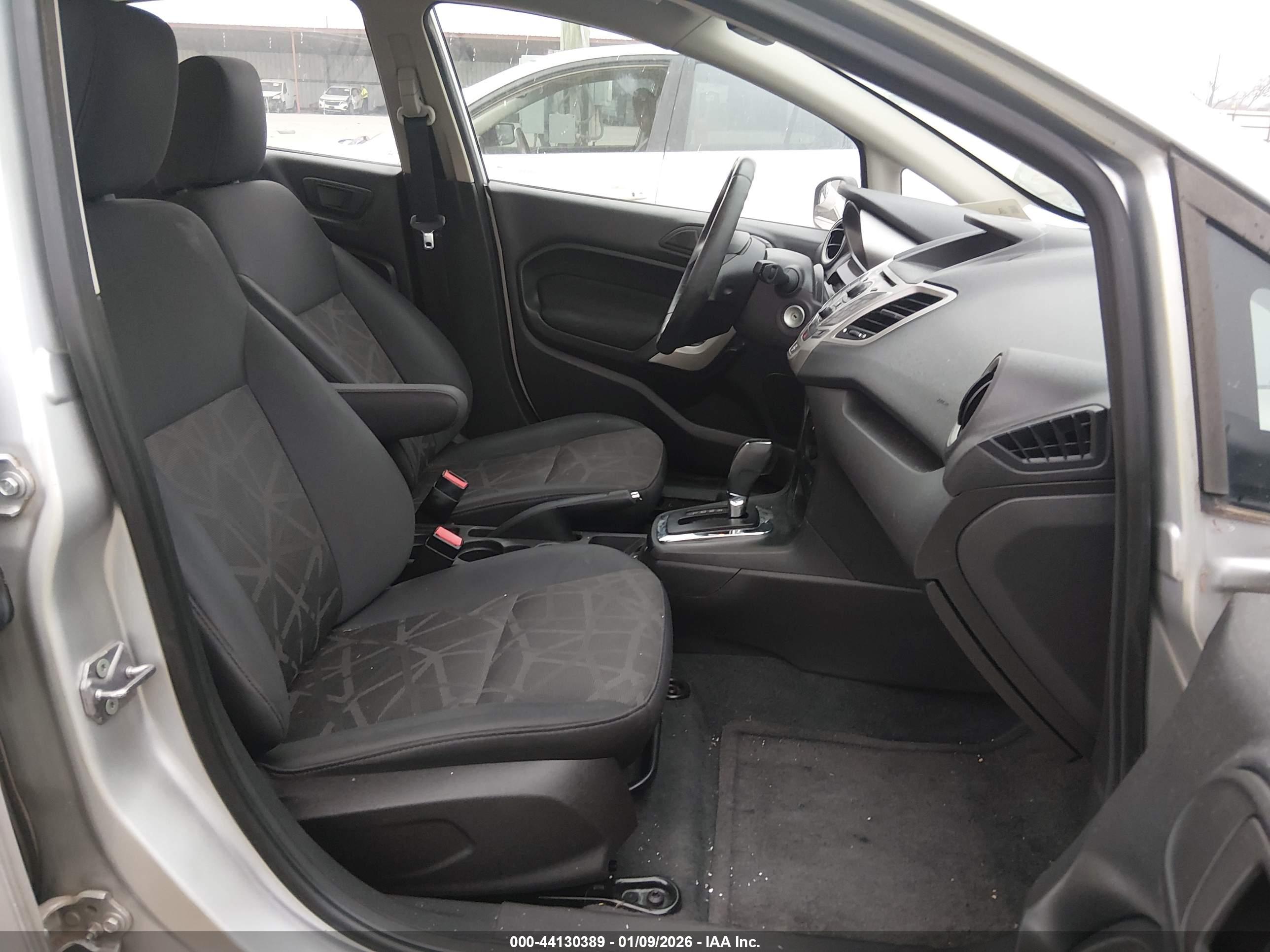 FORD FIESTA image 5