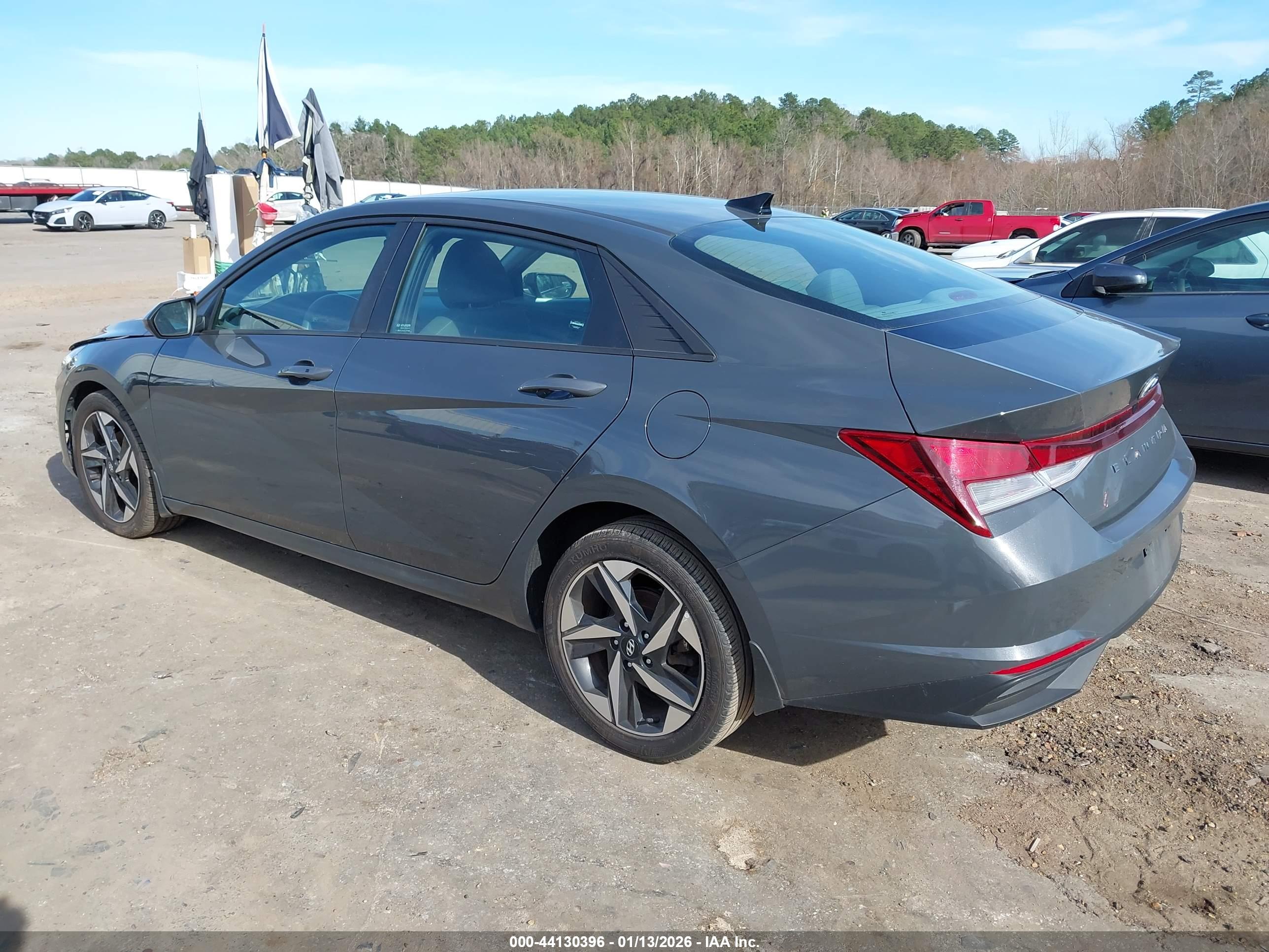HYUNDAI ELANTRA image 3