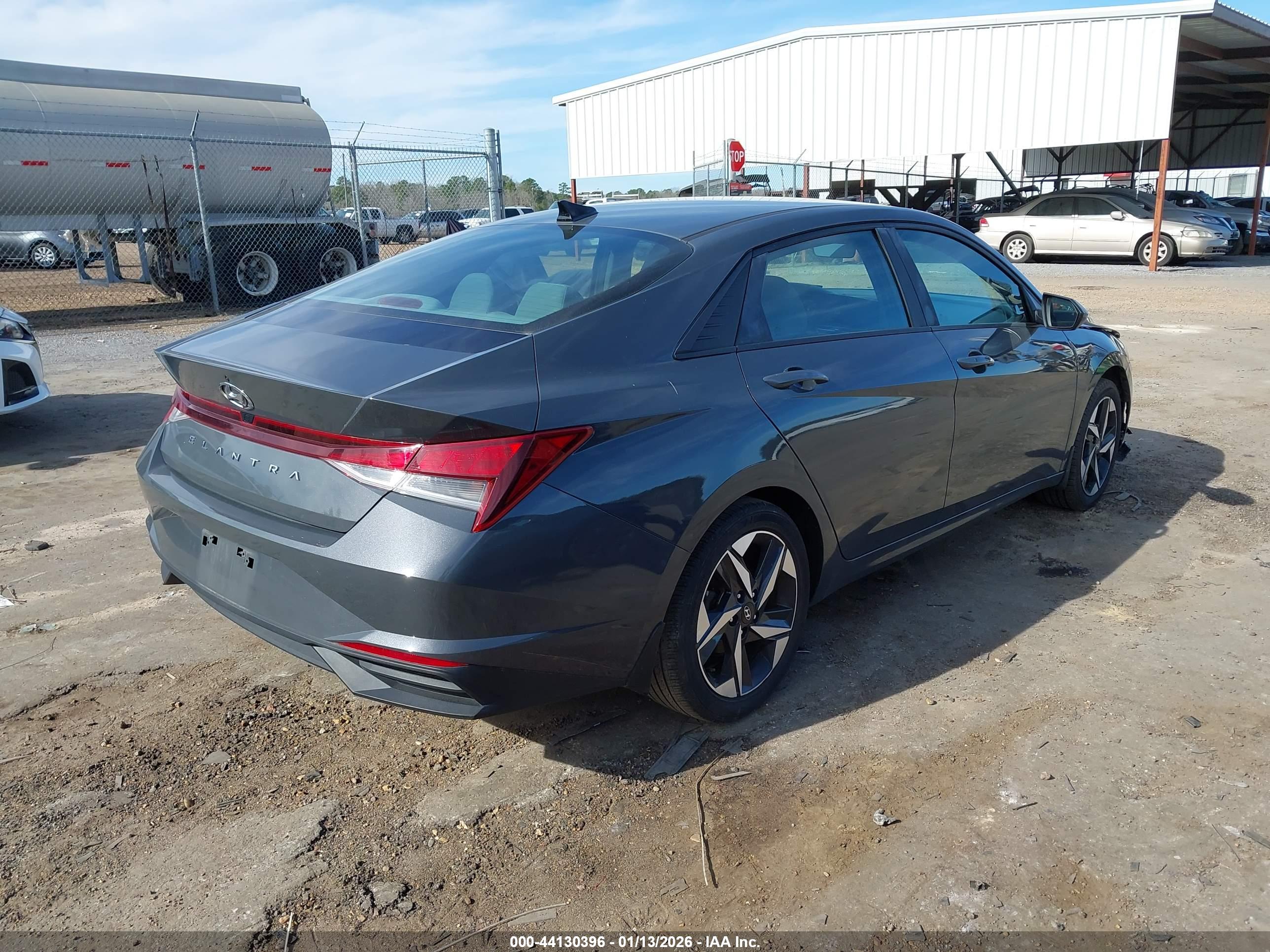HYUNDAI ELANTRA image 4