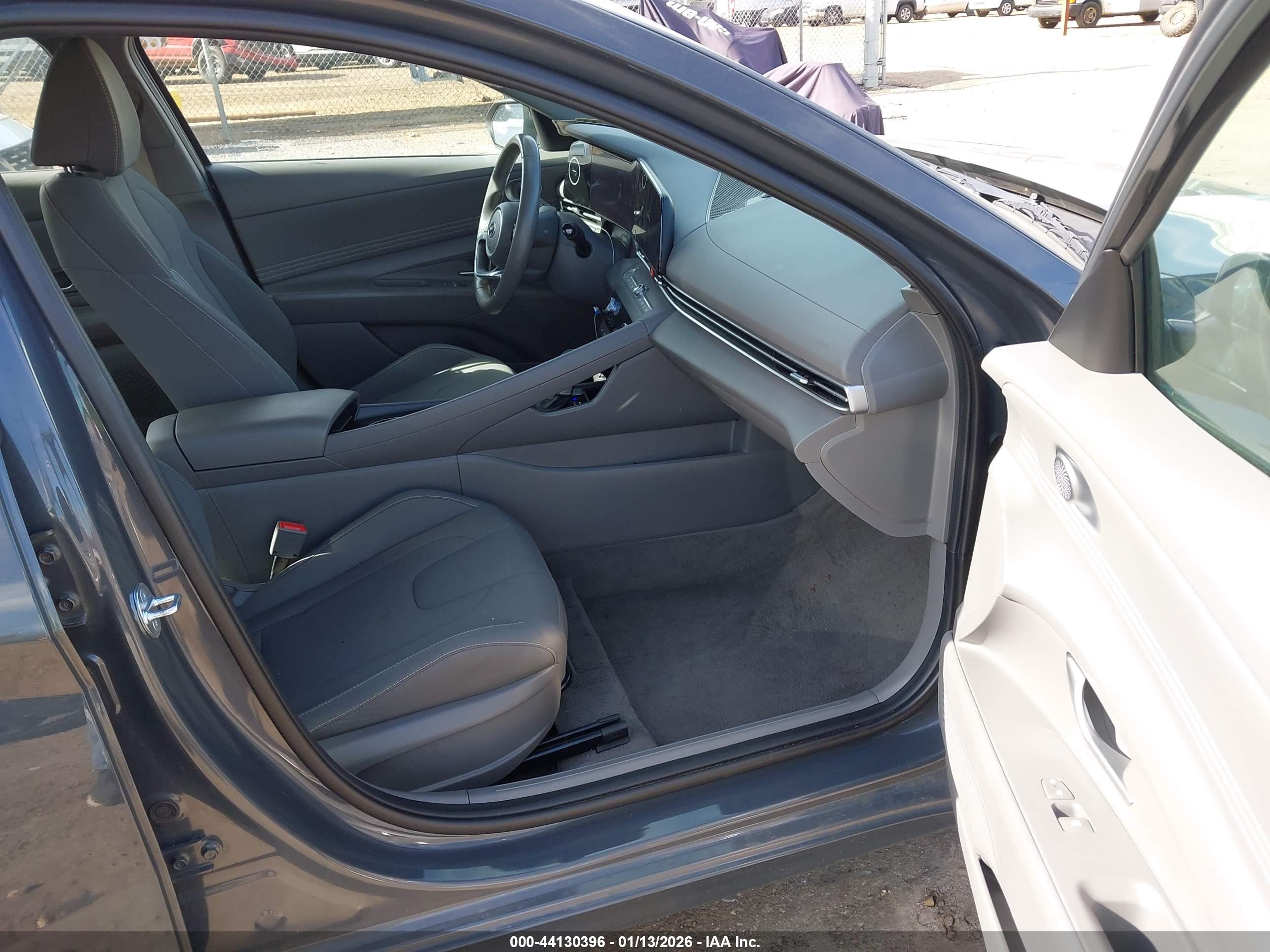 HYUNDAI ELANTRA image 5