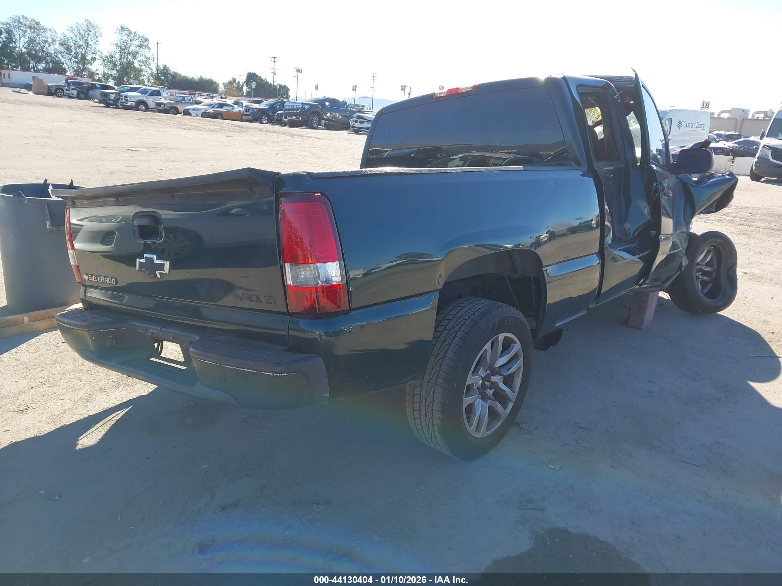 CHEVROLET SILVERADO image 4