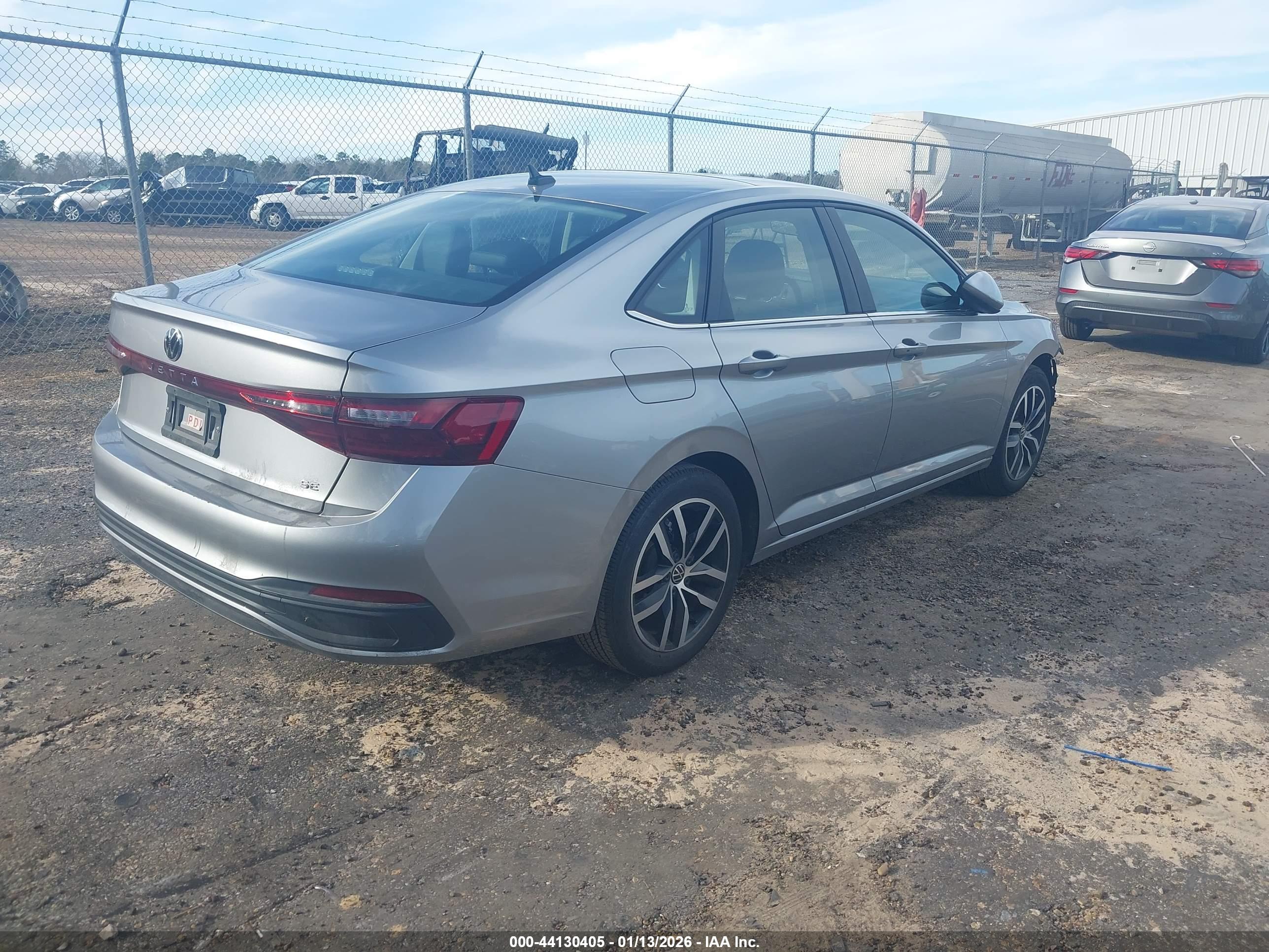 VOLKSWAGEN JETTA image 4