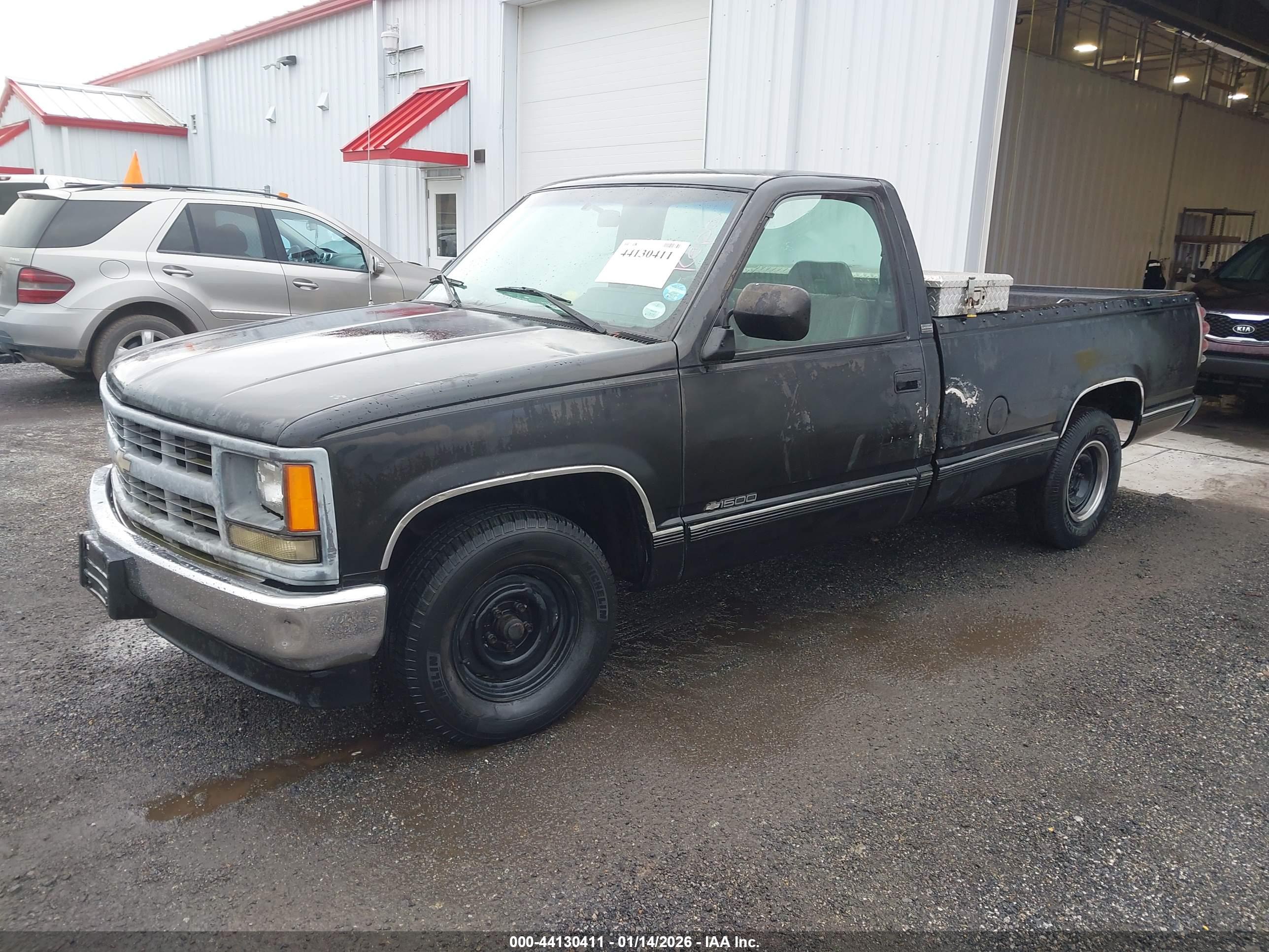 CHEVROLET GMT-400 image 2