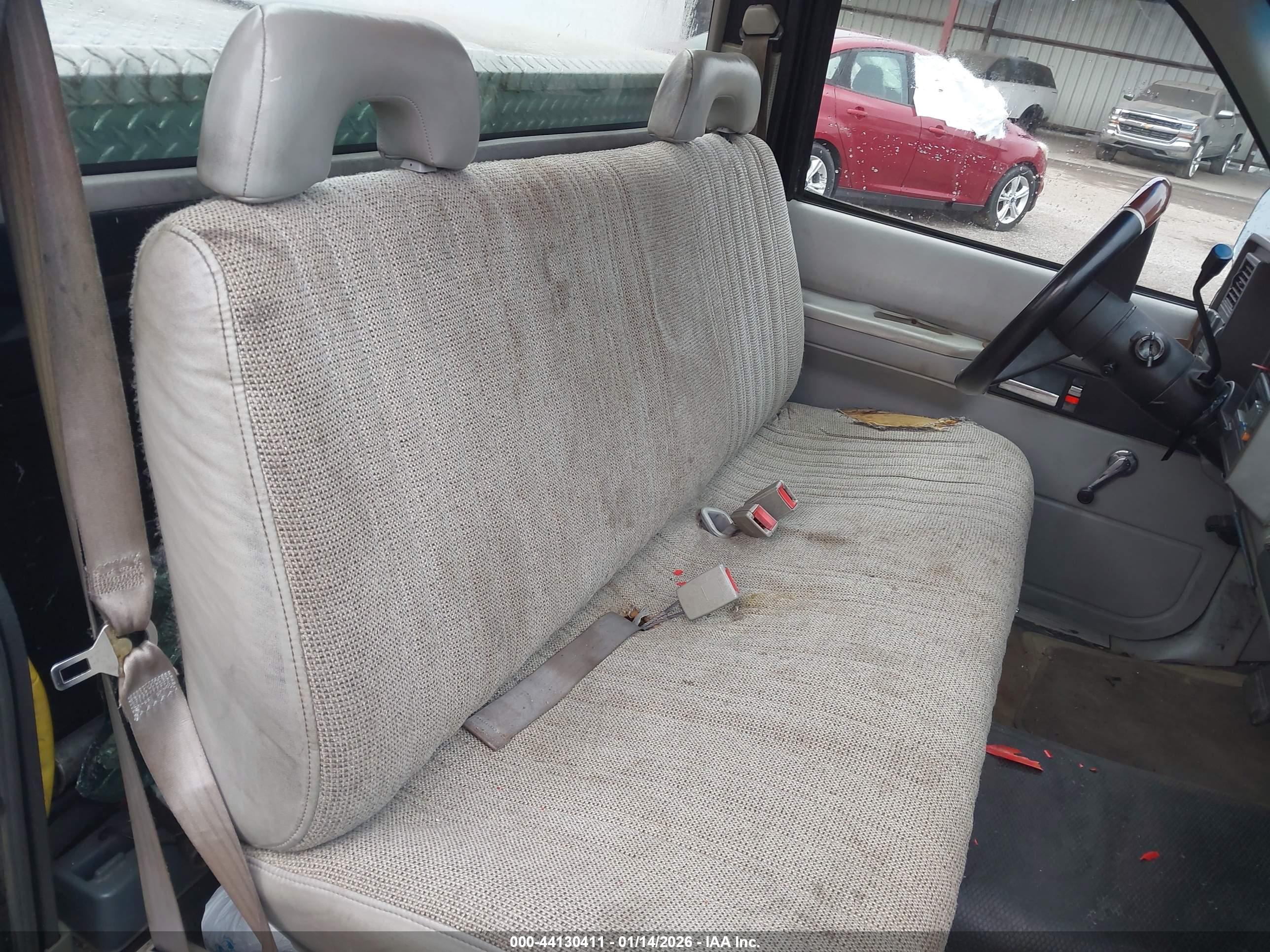 CHEVROLET GMT-400 image 8