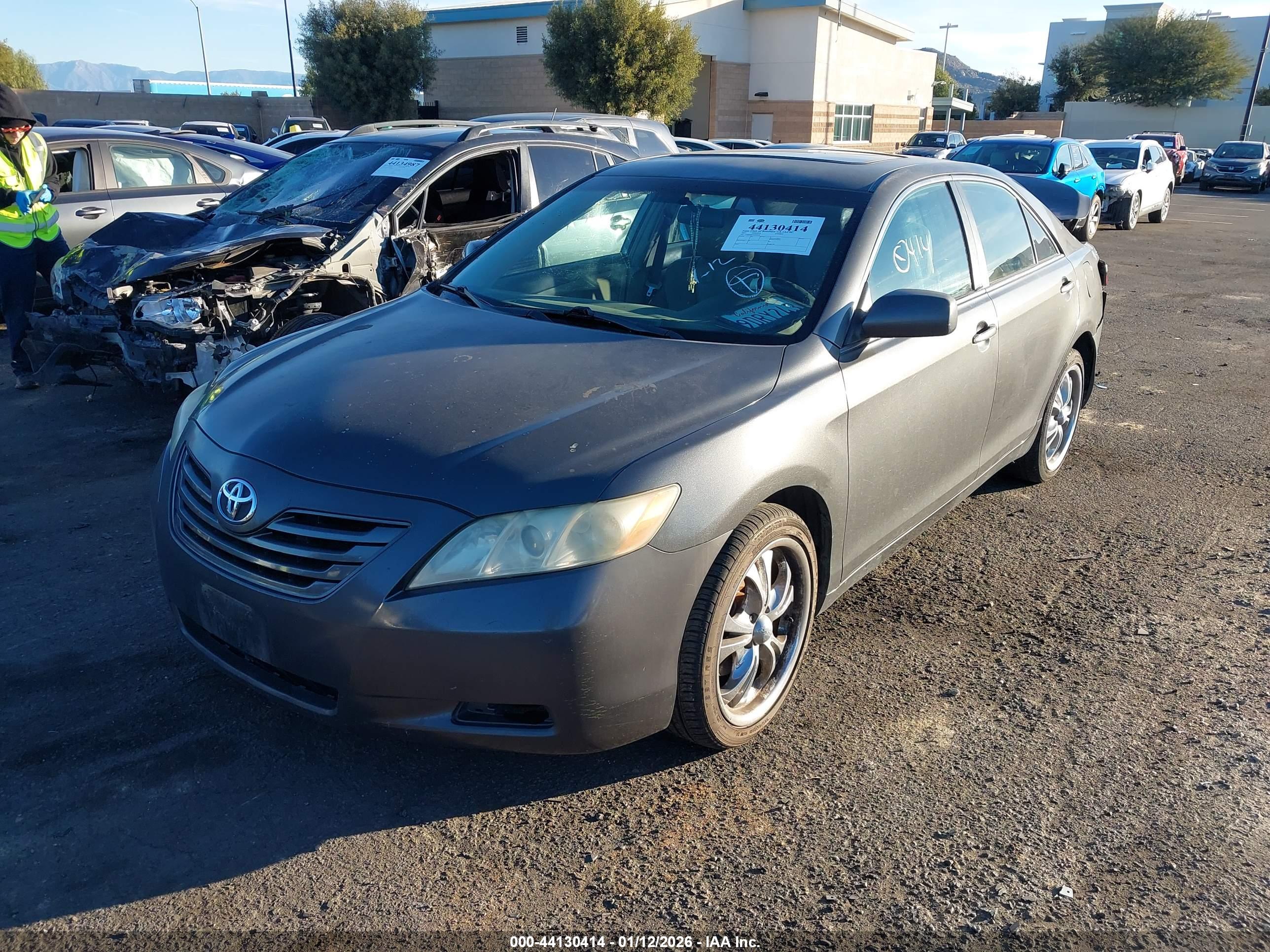 TOYOTA CAMRY image 2