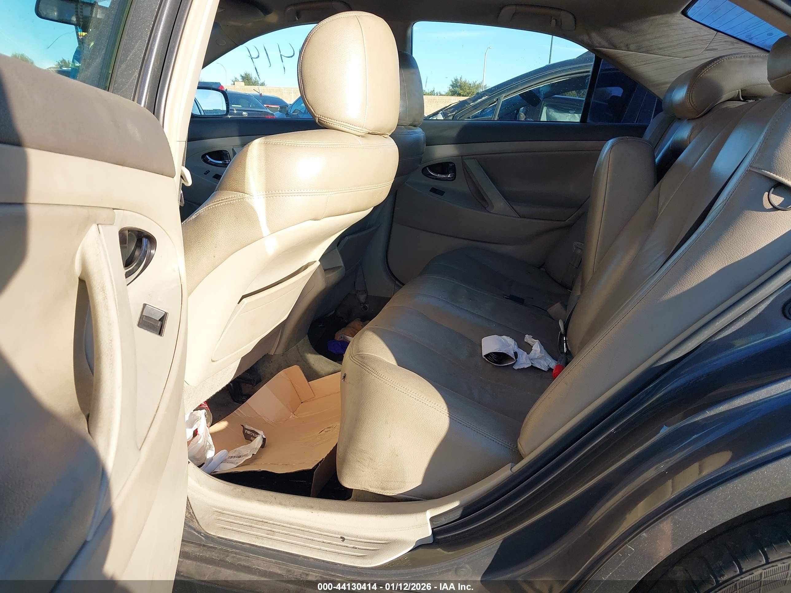 TOYOTA CAMRY image 8