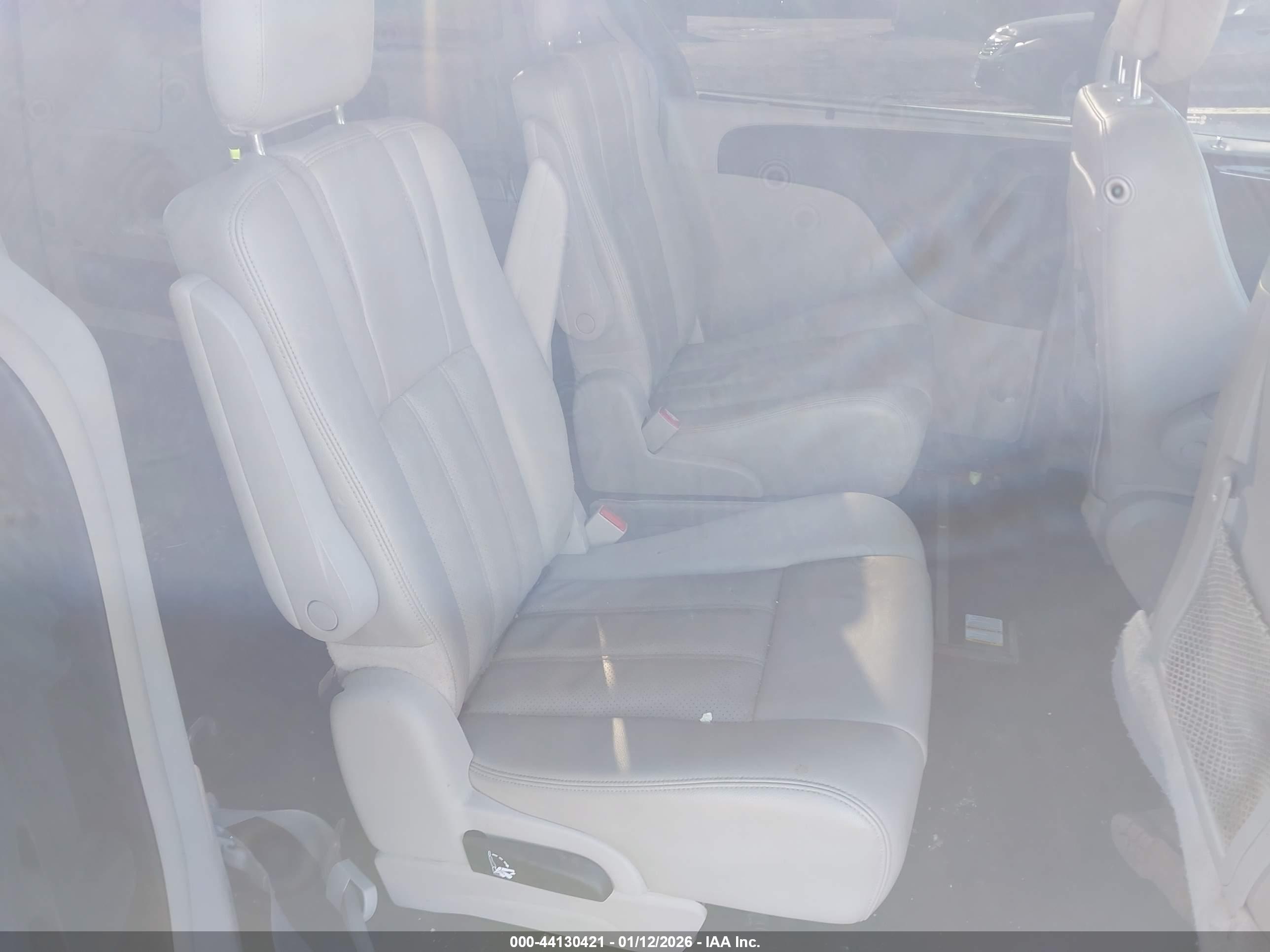 CHRYSLER TOWN image 8