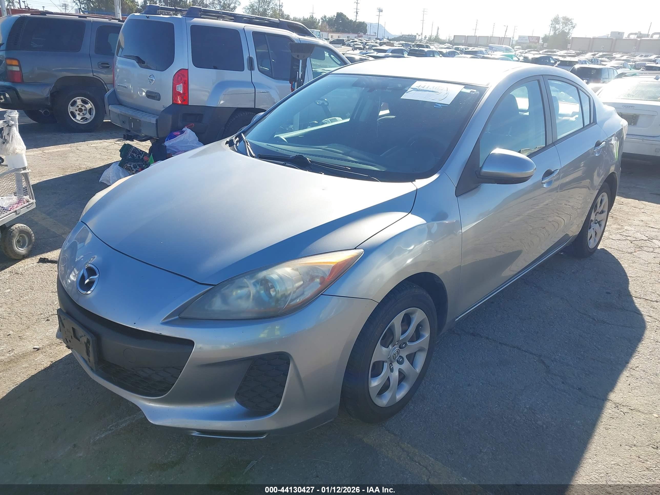 MAZDA MAZDA3 image 2