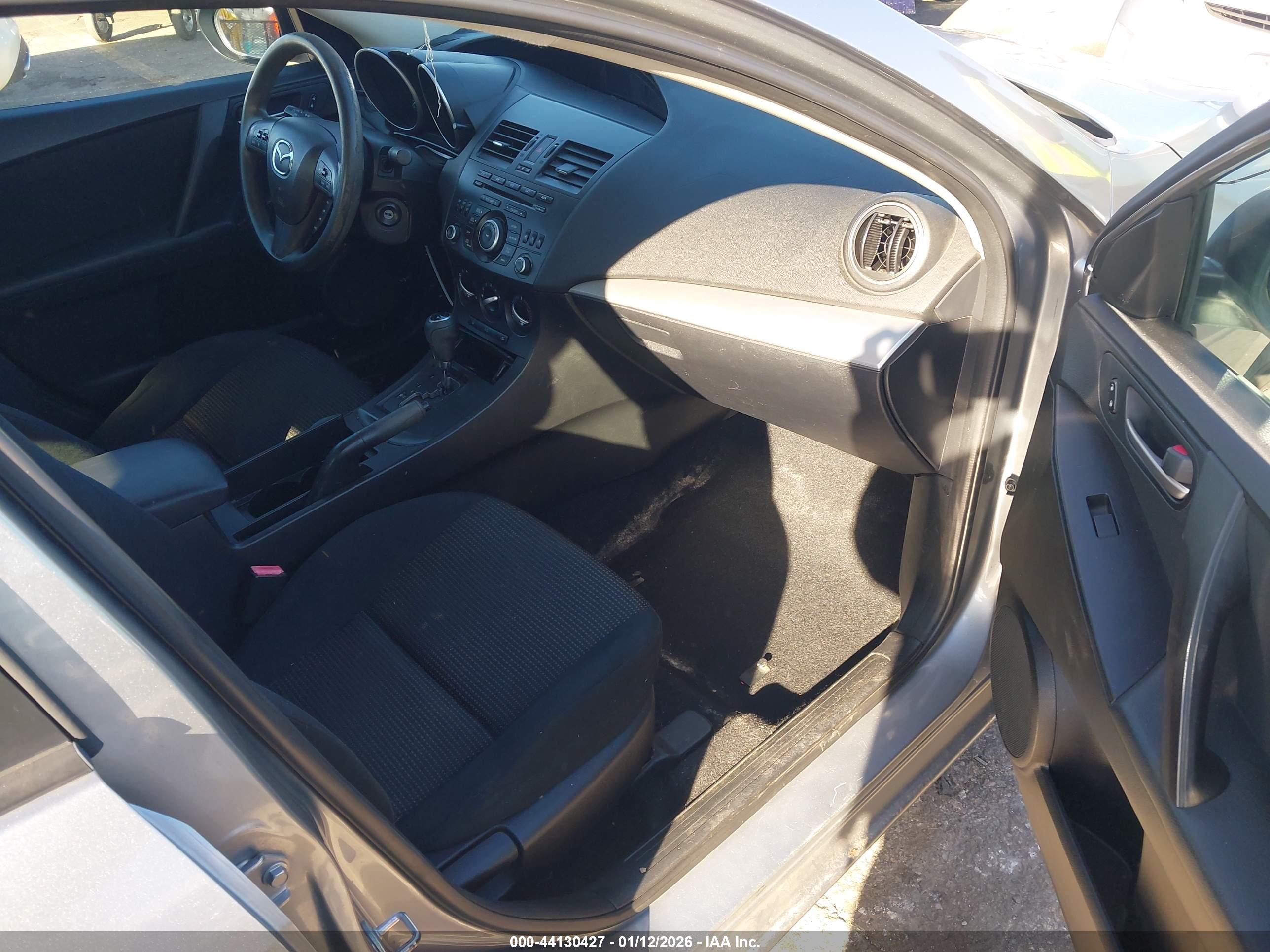 MAZDA MAZDA3 image 5