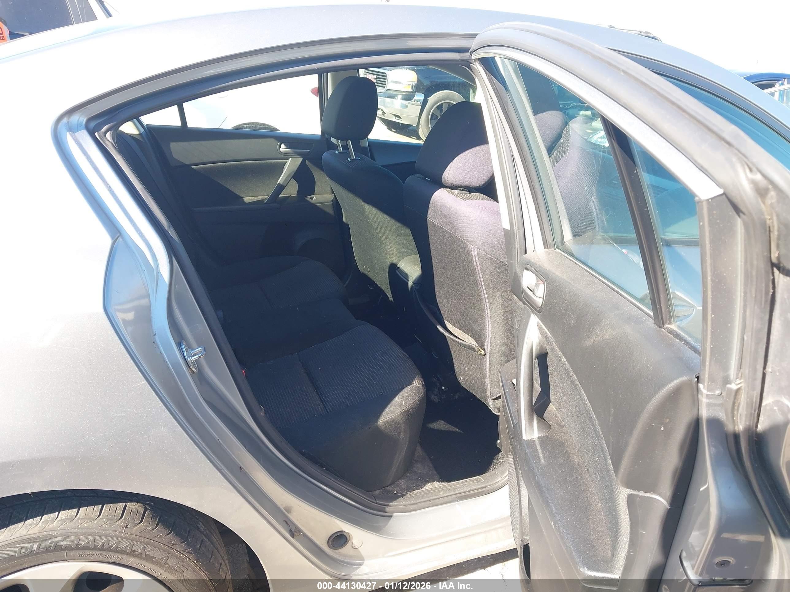 MAZDA MAZDA3 image 8