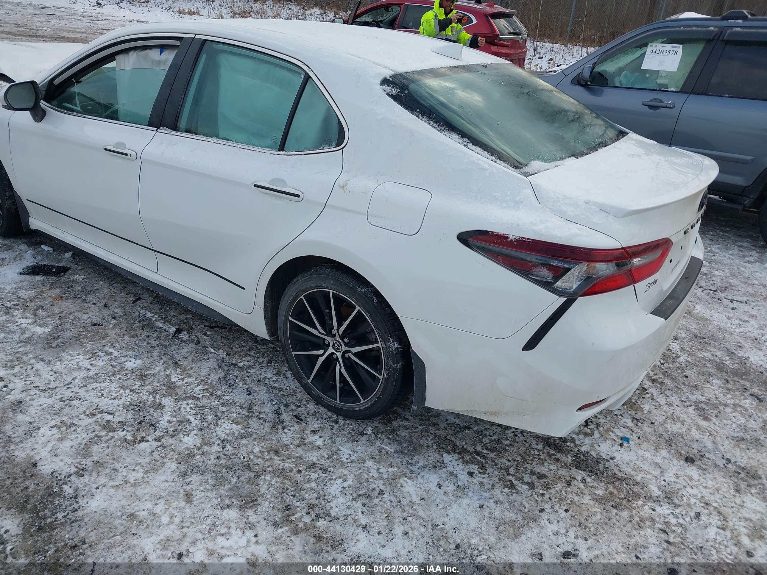TOYOTA CAMRY image 3