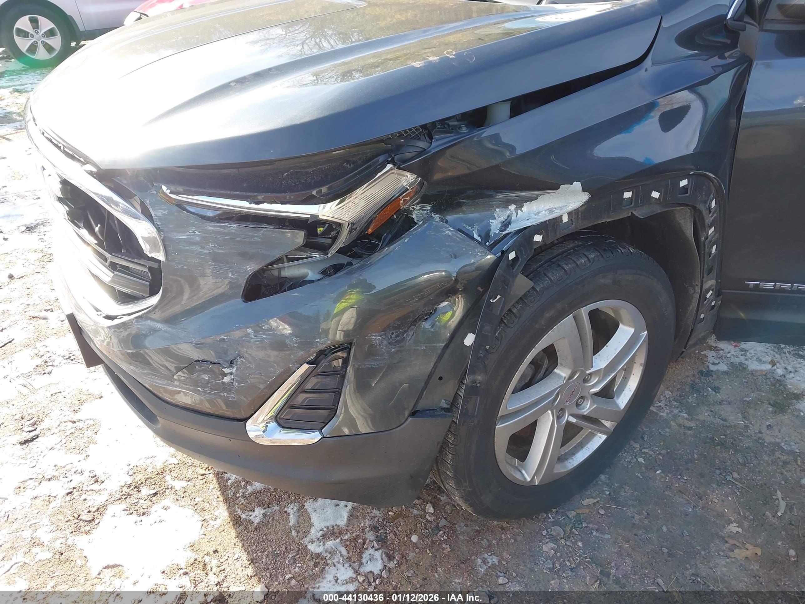 GMC TERRAIN image 6