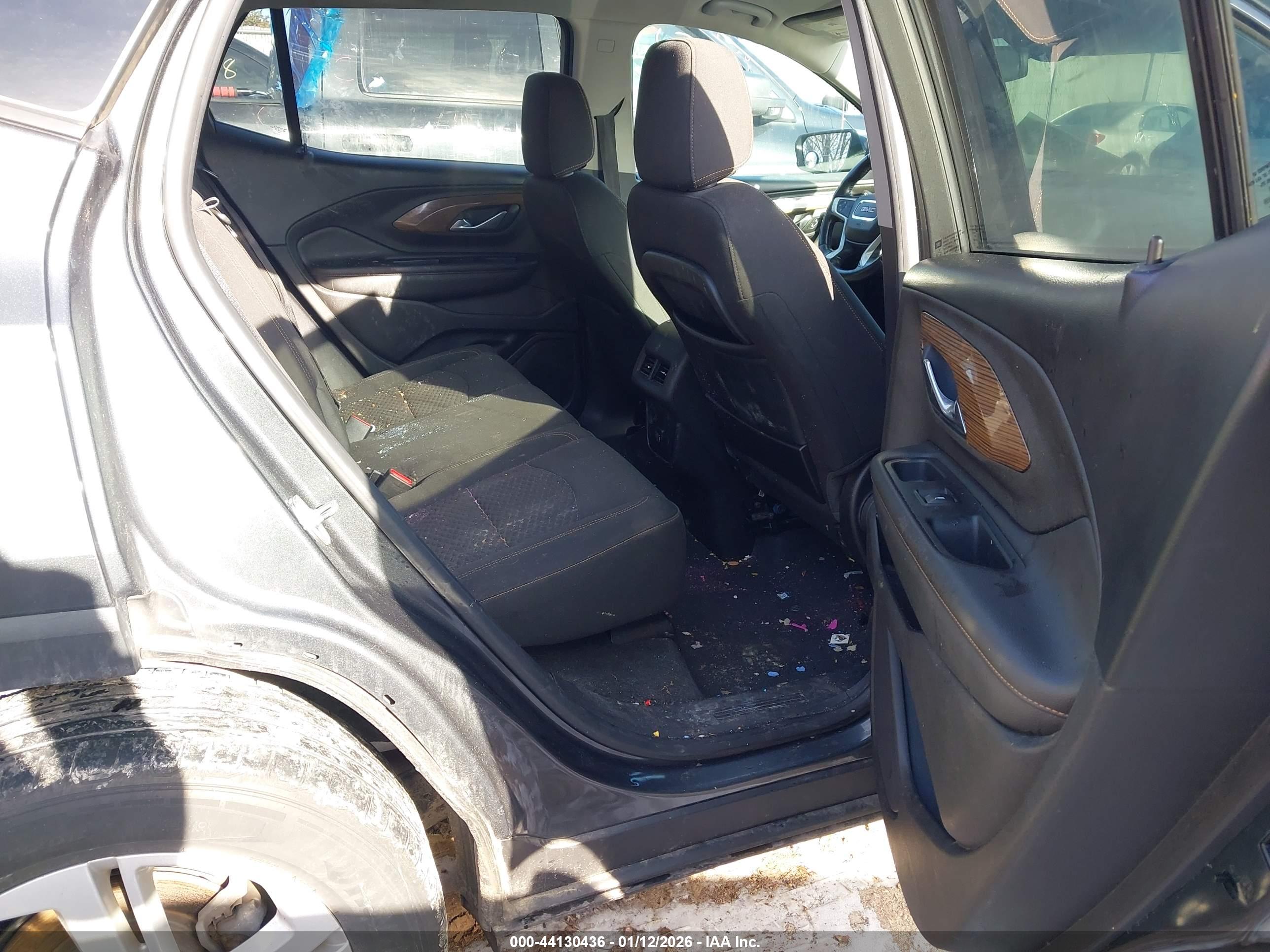 GMC TERRAIN image 8