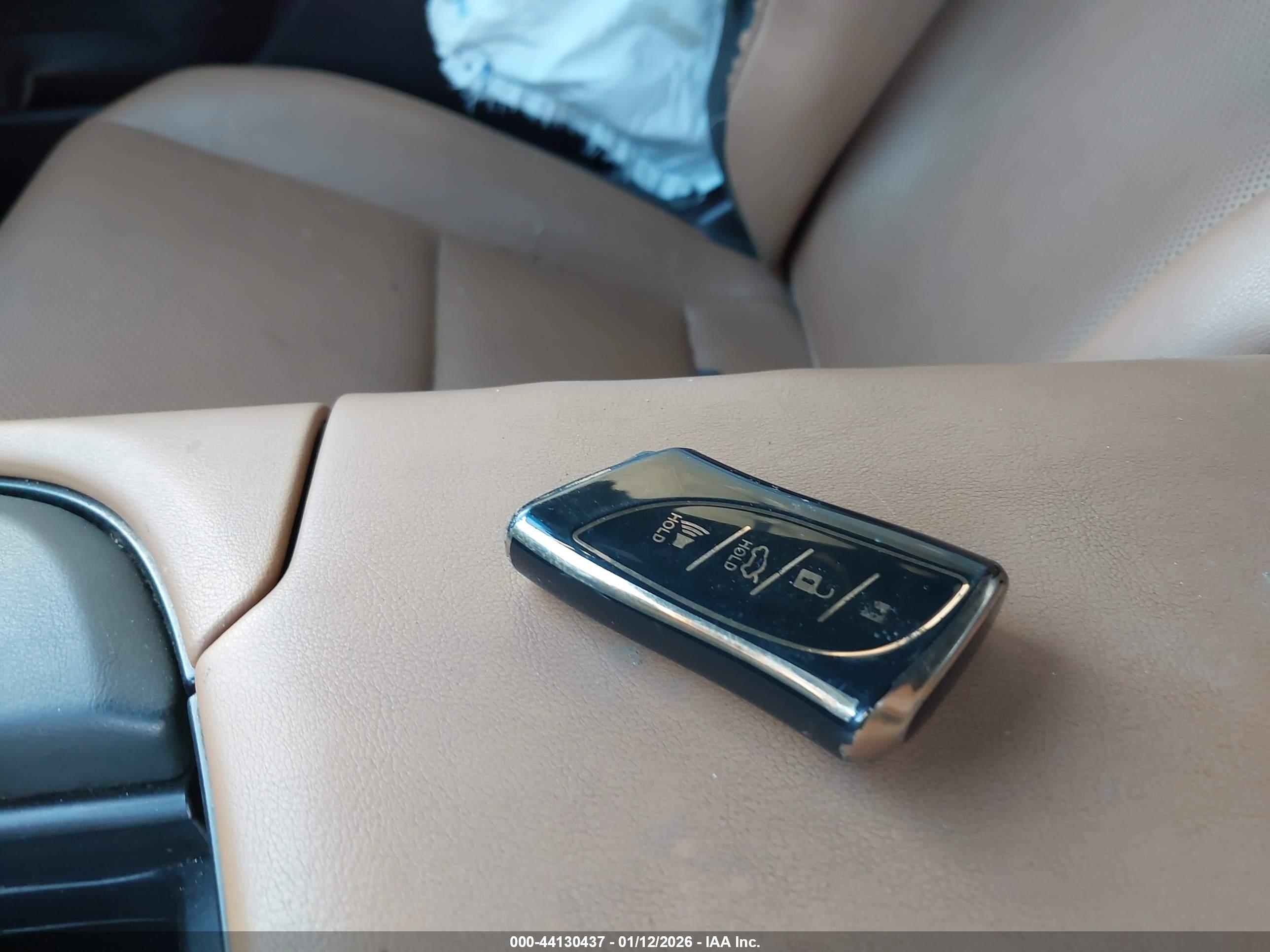 LEXUS ES image 11