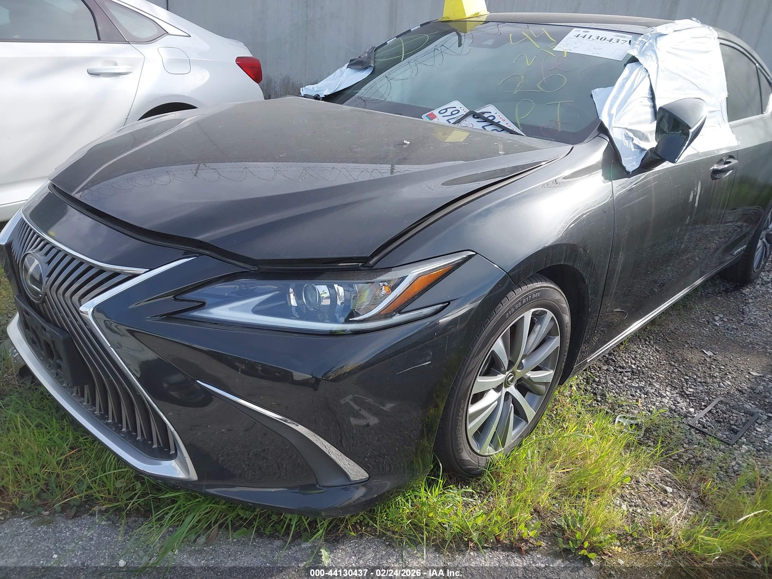LEXUS ES image 2