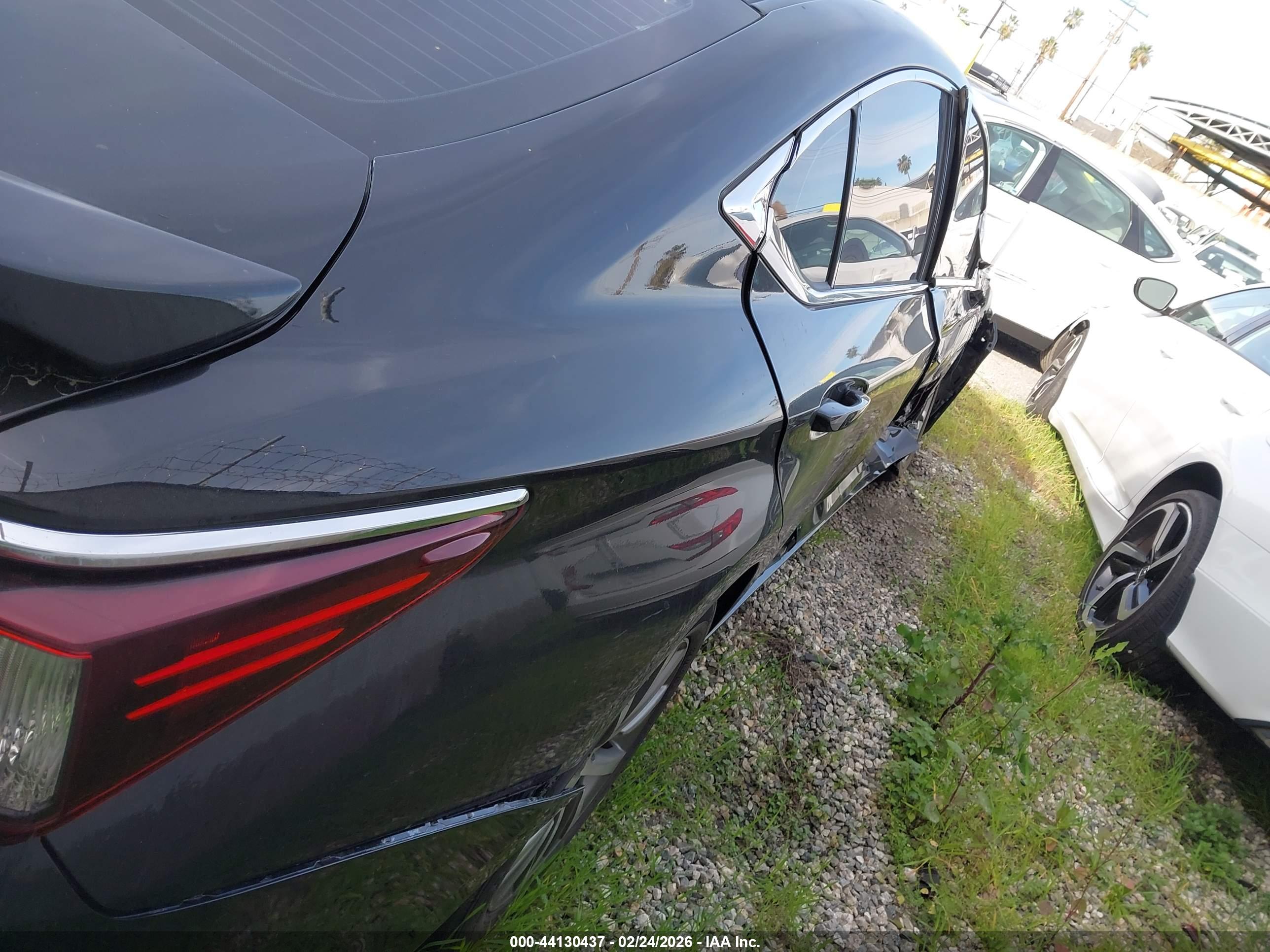LEXUS ES image 4
