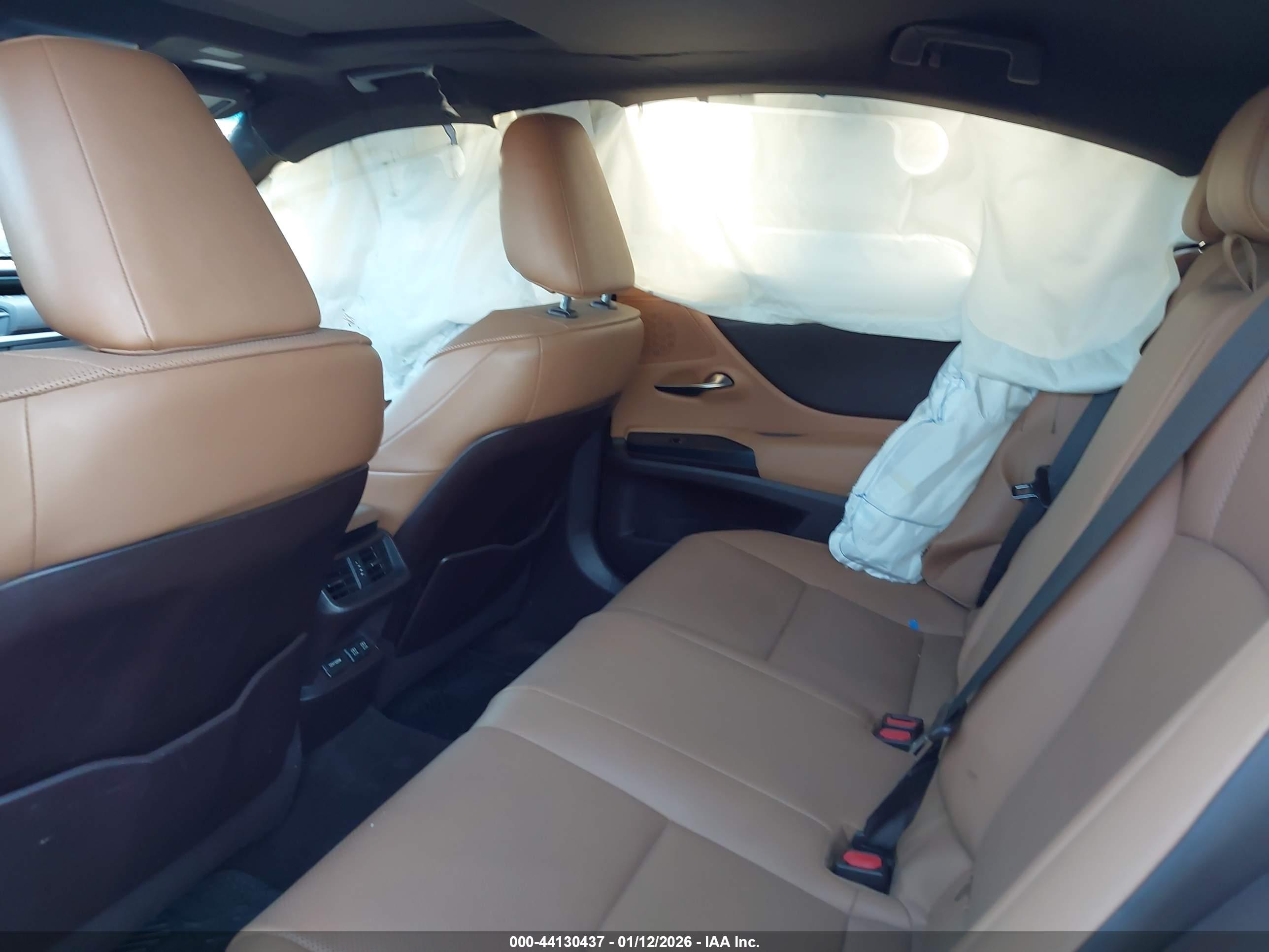 LEXUS ES image 8