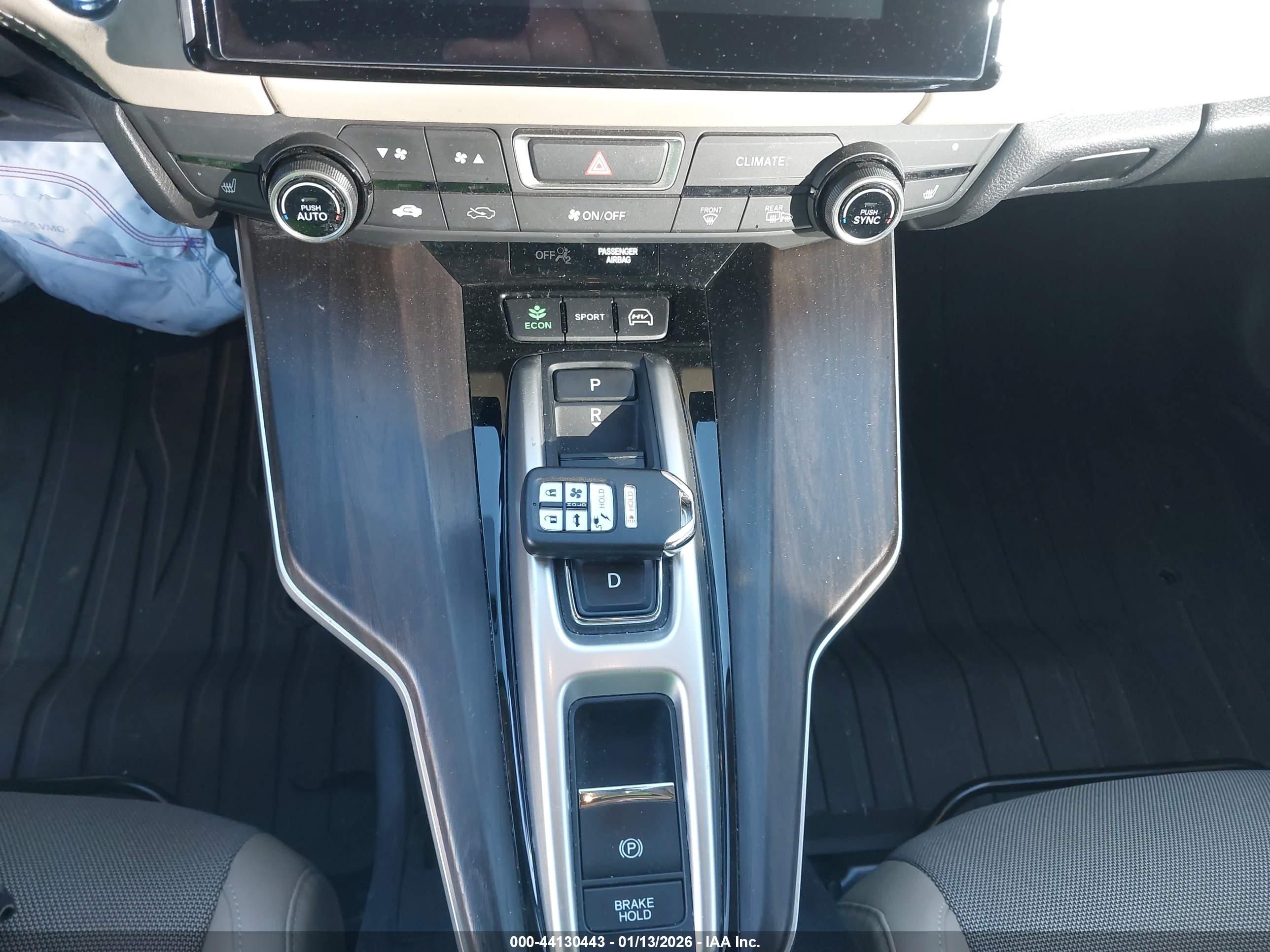 HONDA CLARITY image 11