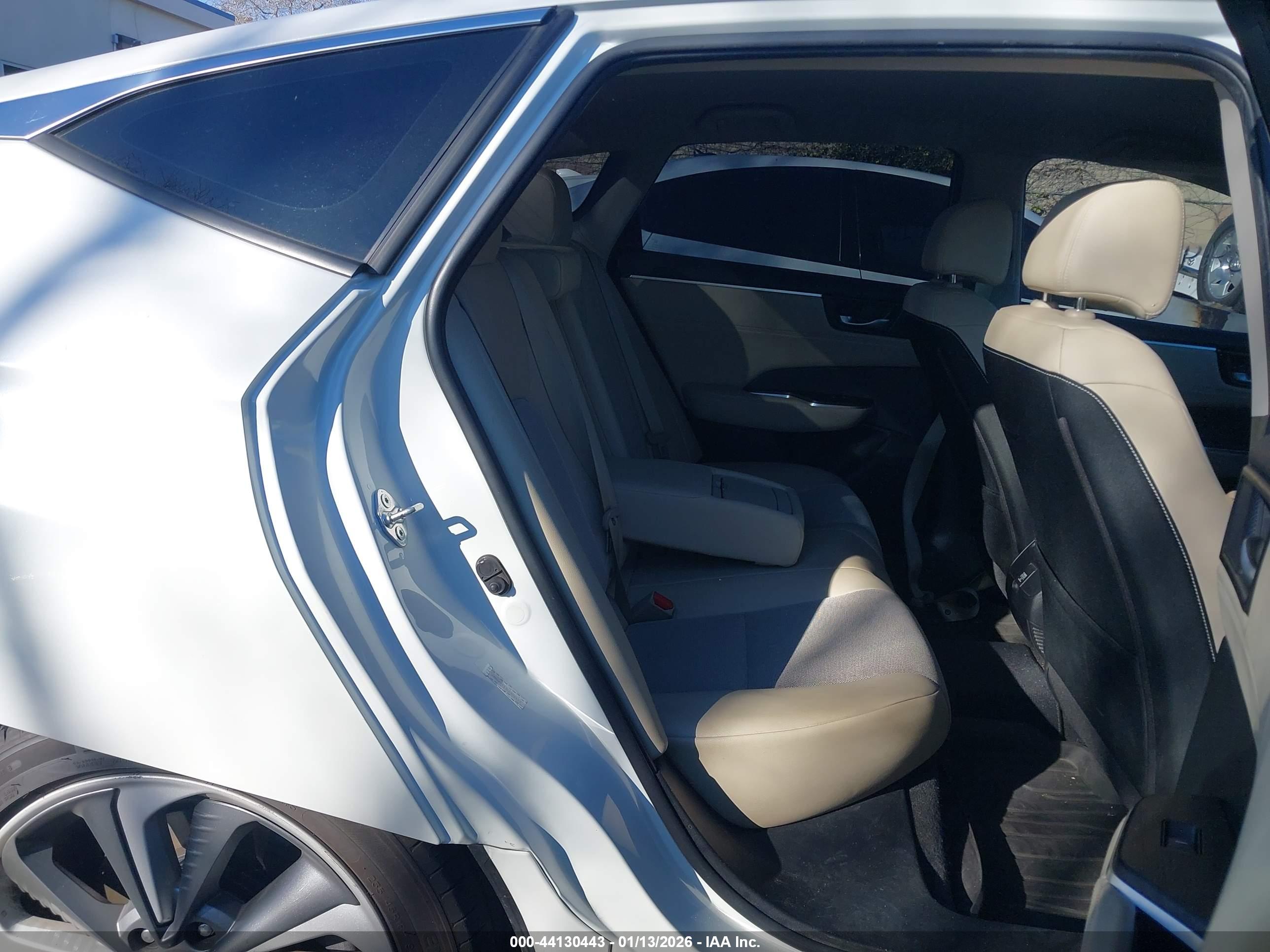 HONDA CLARITY image 8