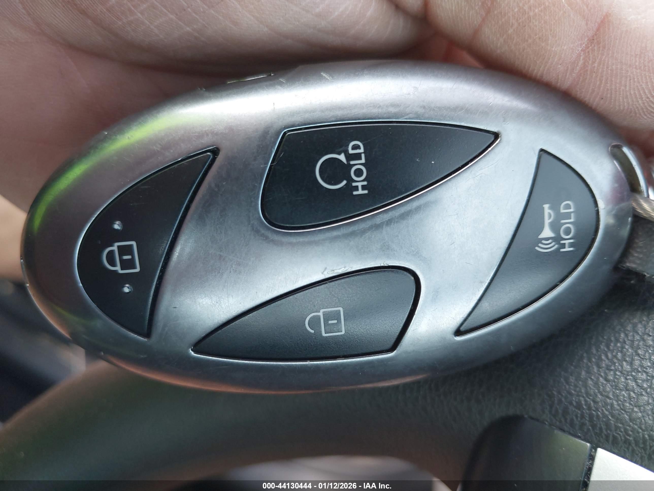 HYUNDAI TUCSON image 11