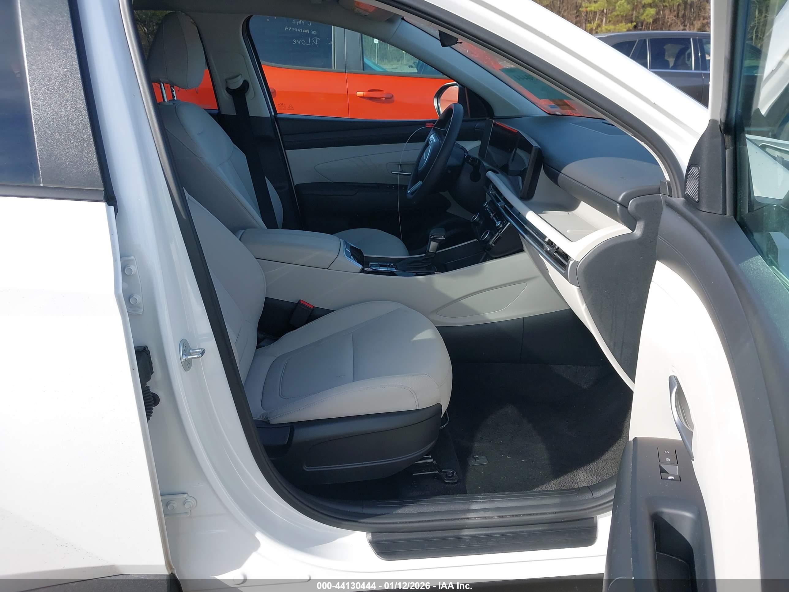 HYUNDAI TUCSON image 5