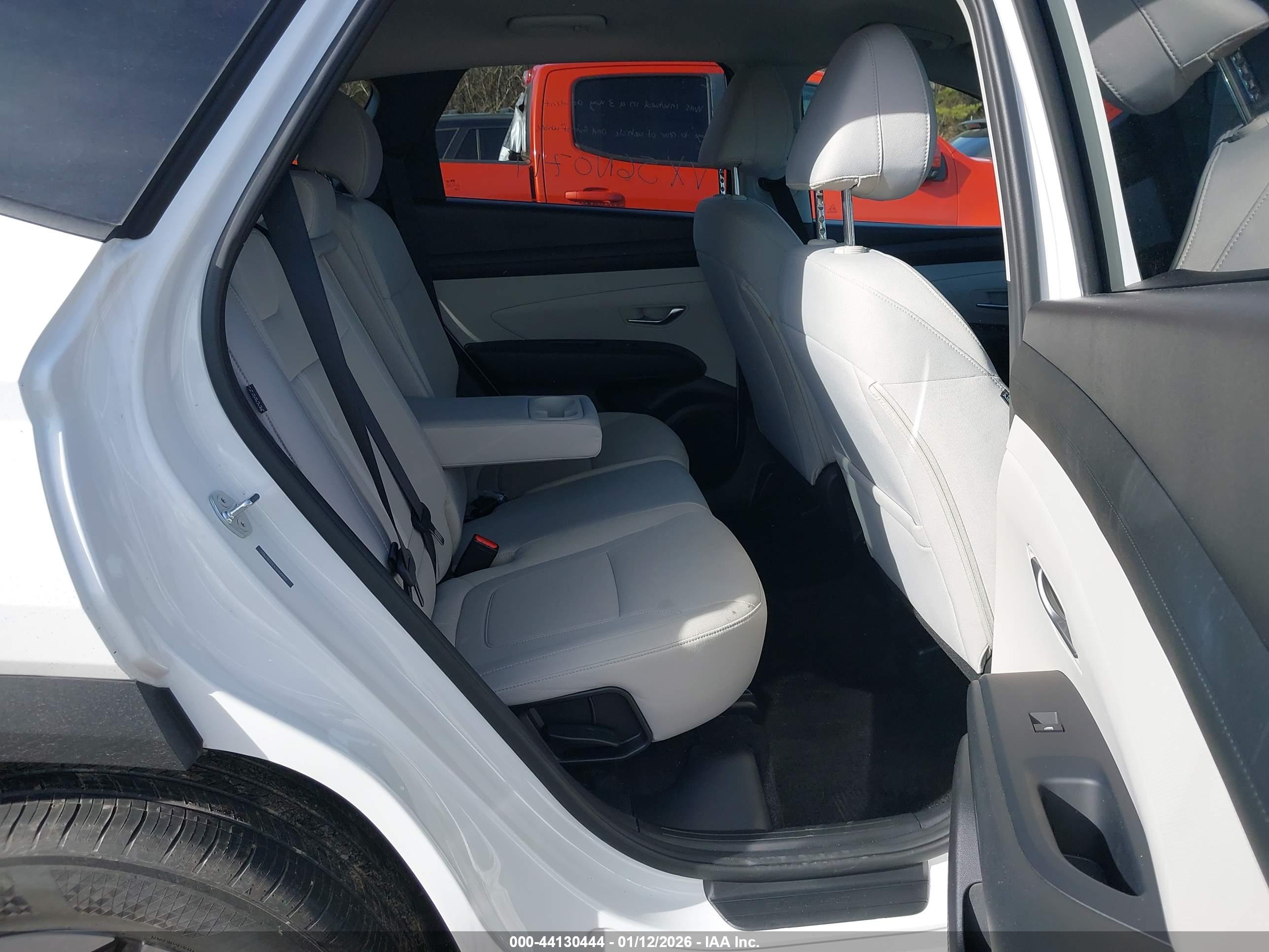 HYUNDAI TUCSON image 8