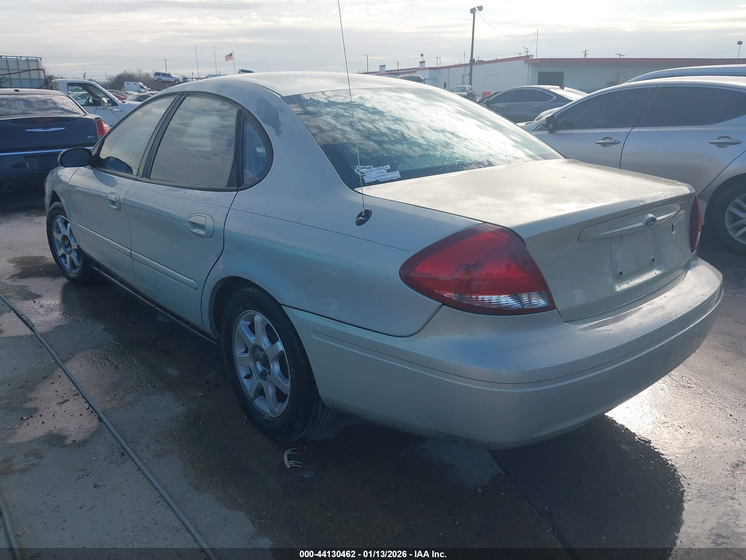 FORD TAURUS image 3