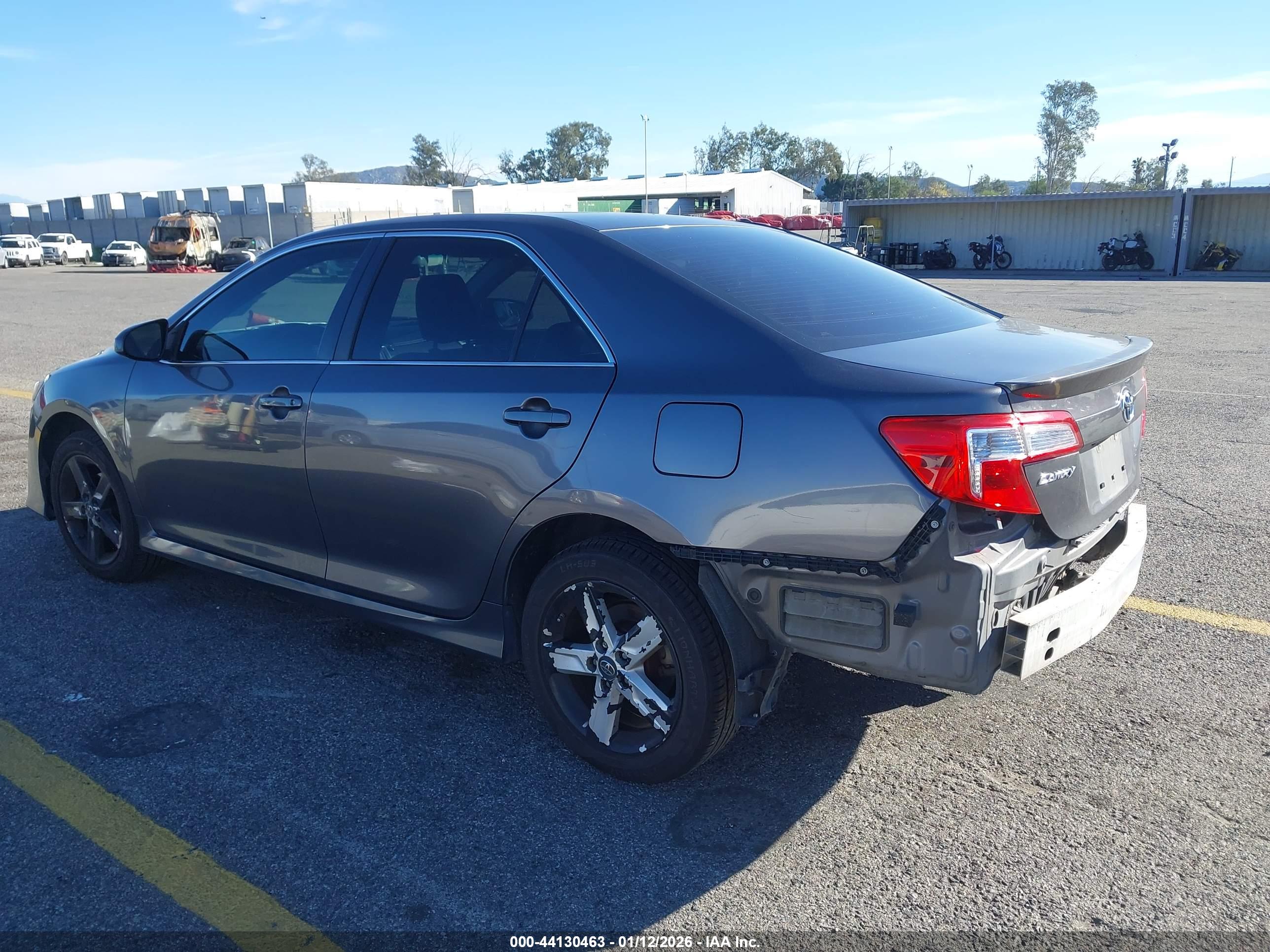 TOYOTA CAMRY image 3