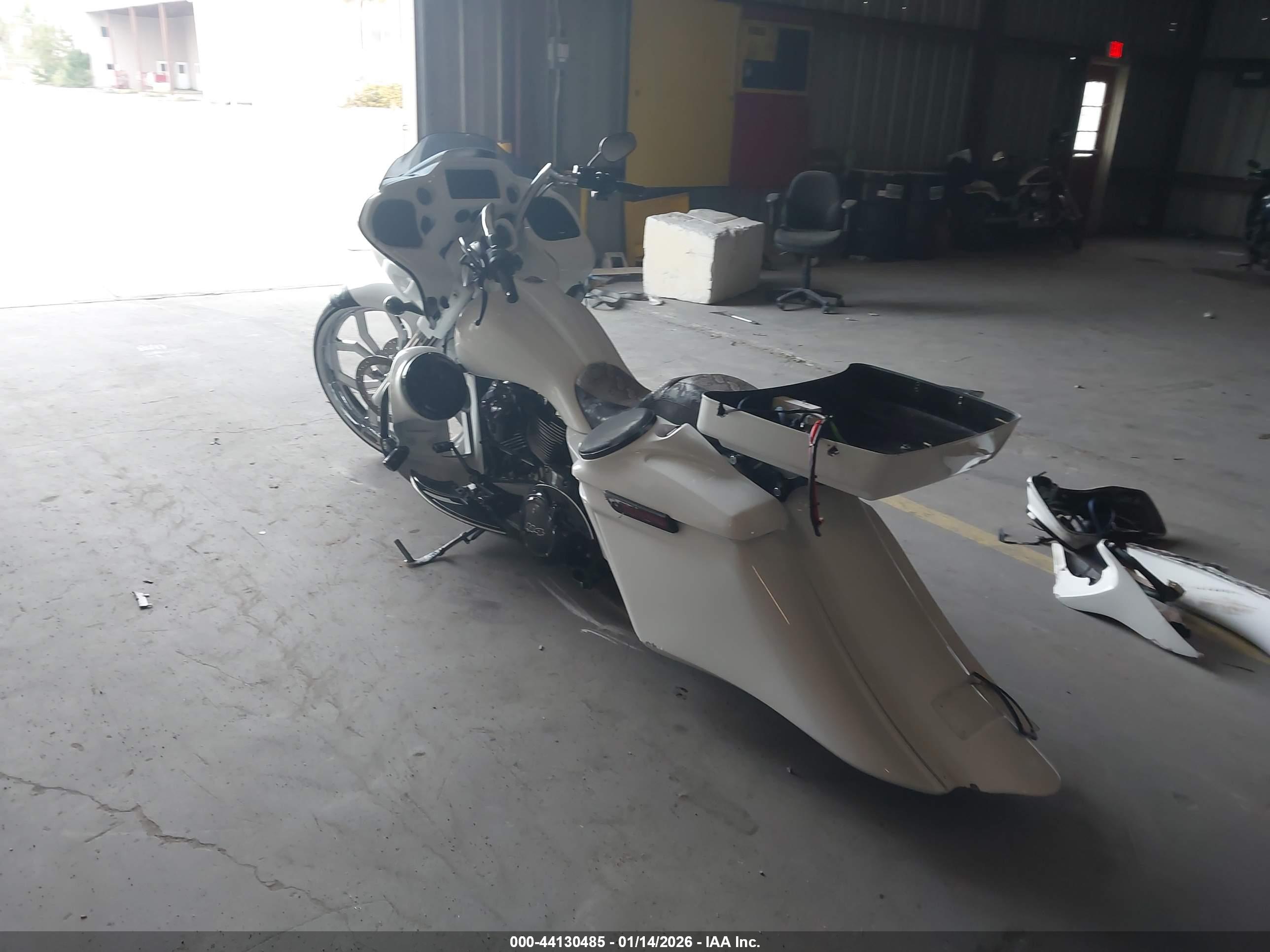 HARLEY-DAVIDSON FLTRXS image 3